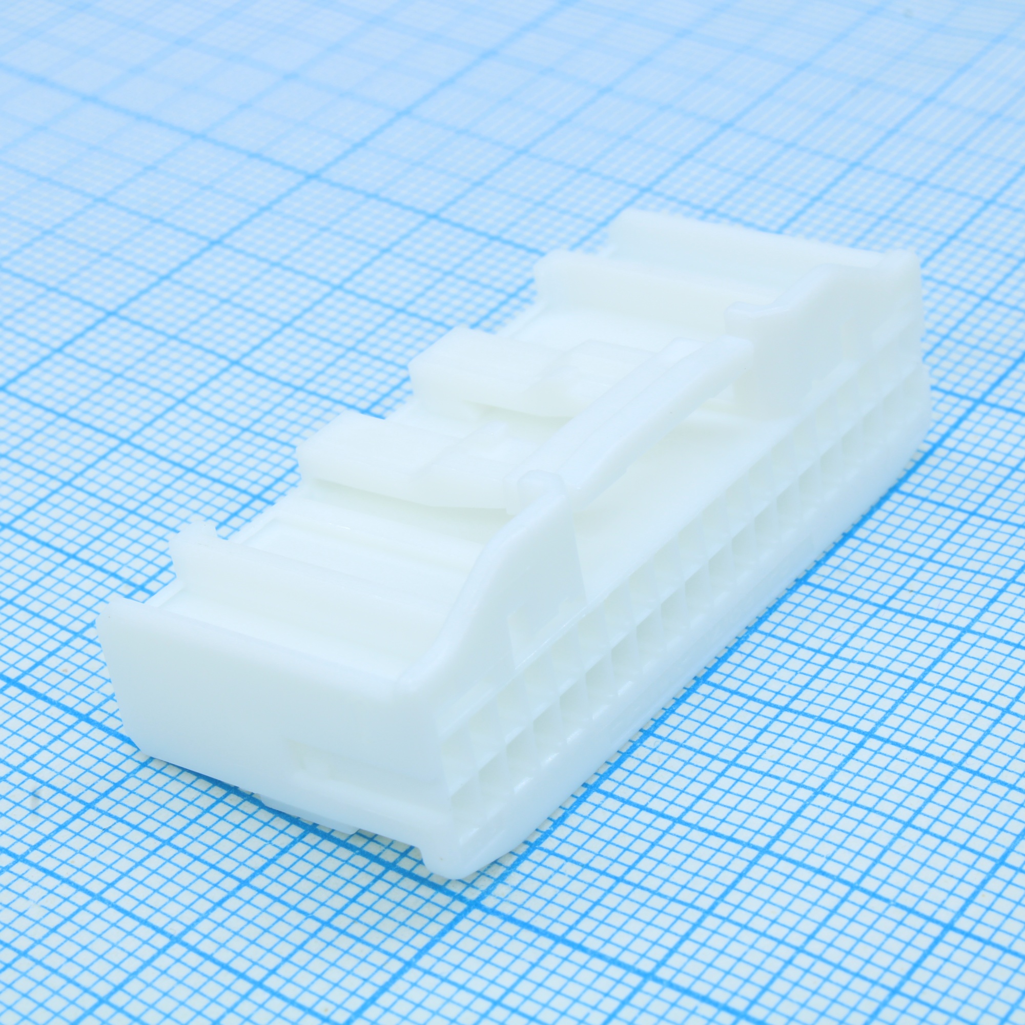 1318389-1 - Разъем 40 контактов шаг 2.2 мм монтаж на кабель автомобильного применения пакет