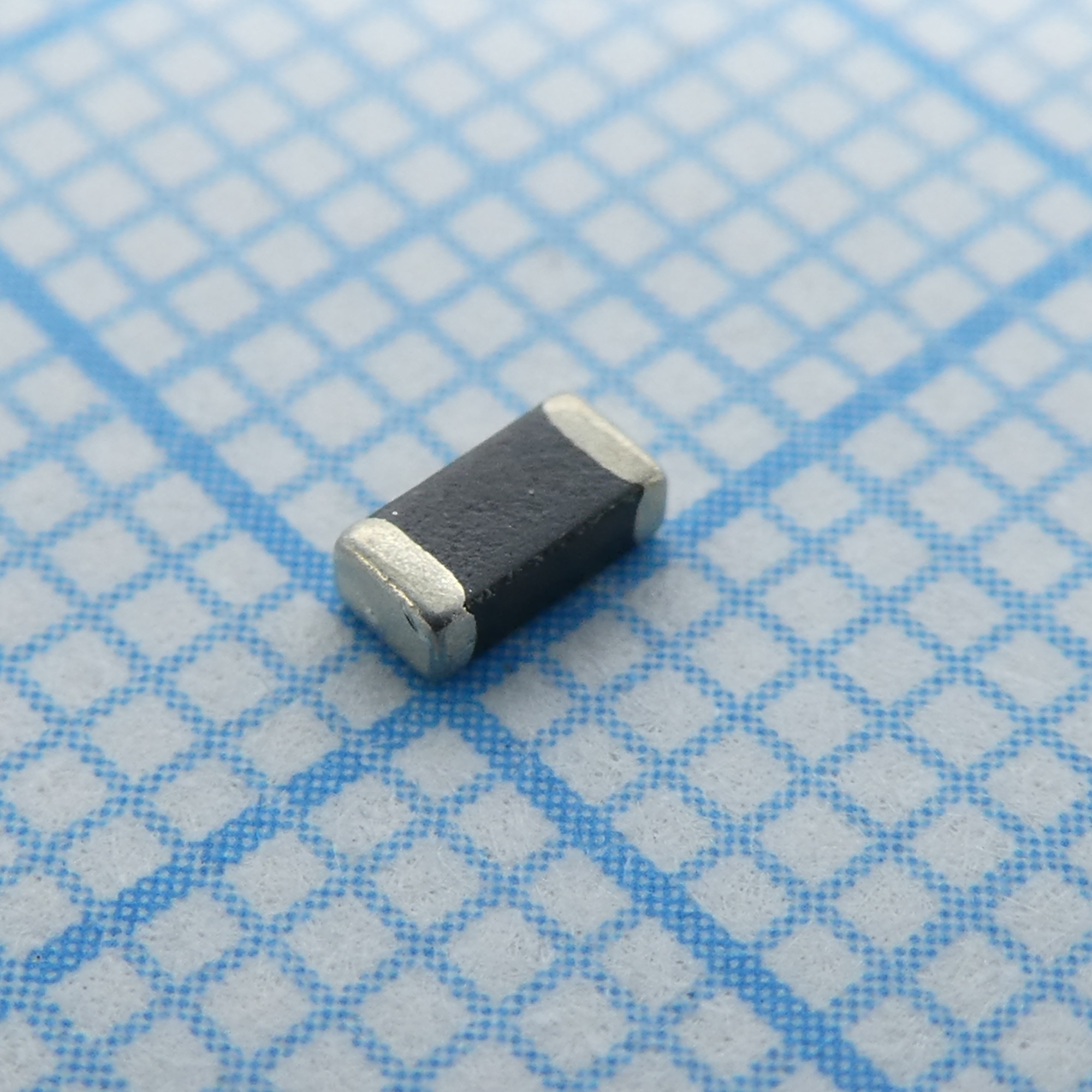 JMV1206S300T551 - SMD варистор 1206 30Vdc 200A  41.5V(1mA), 0.3Вт стандарт. серия, лента в катушке