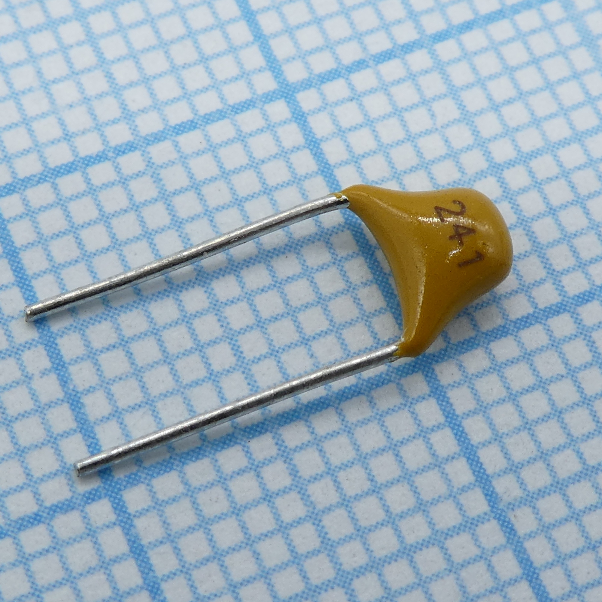 TS170R1H241J8BNB0R - Конденсатор керамический многослойный 240пФ 50В NPO ±5% радиальный 5.08мм 125°C россыпь