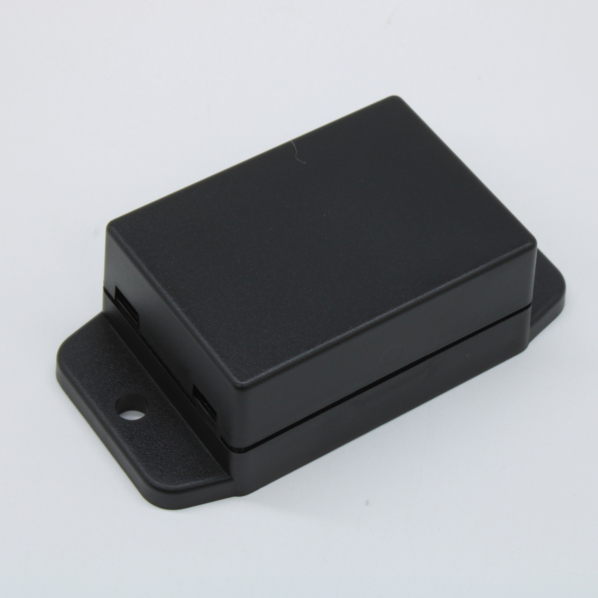 NUB503522BK - Пластиковый корпус черного цвета из высокопрочного пластика с фланцами