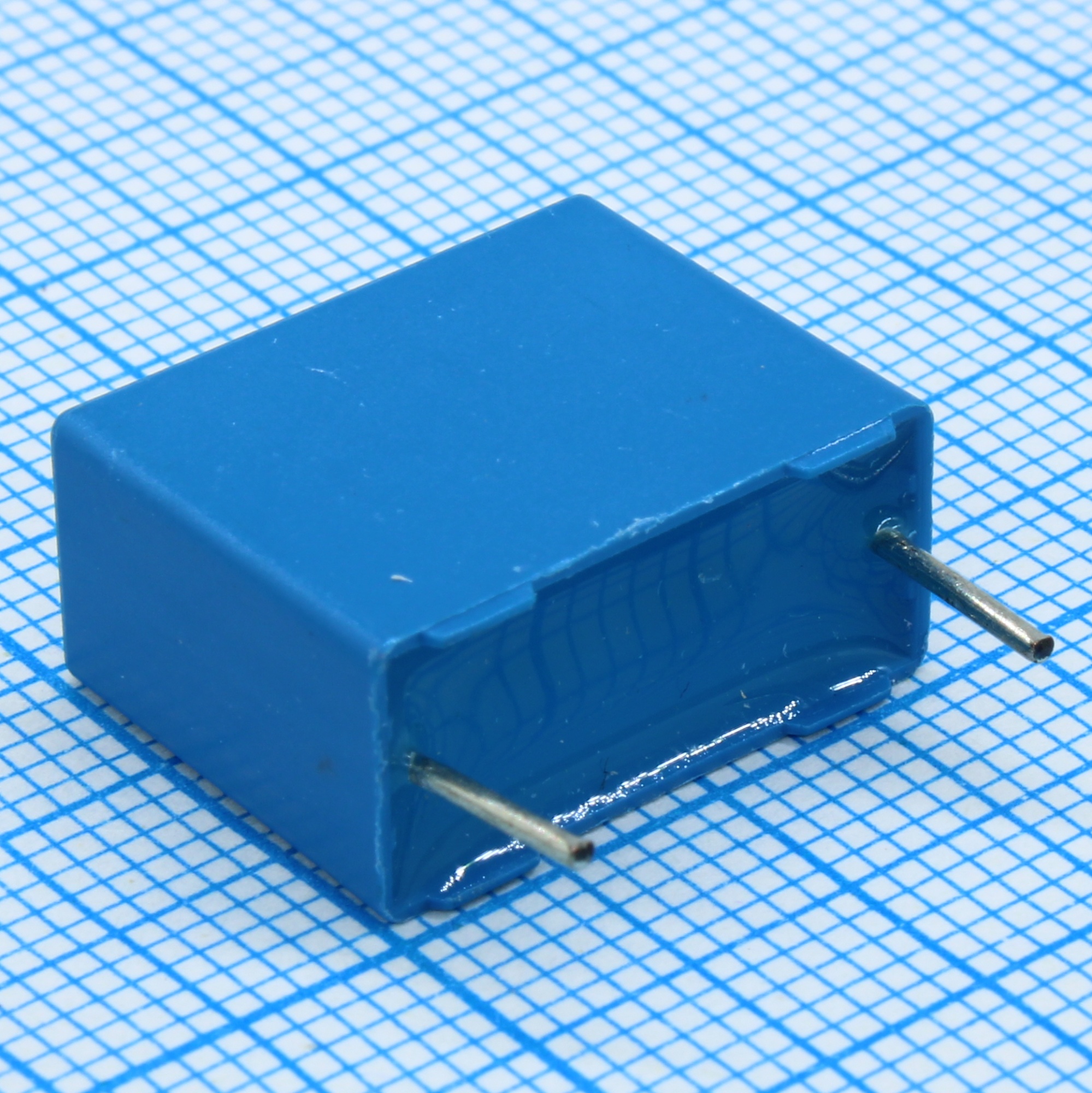 B32522N6474J - Конденсатор металлоплёночный полиэтилентерефталатный 0.47мкФ 450В ±5% (18х8.5х14.5мм) шаг выводов 15мм 125°С автомобильного применения россыпь