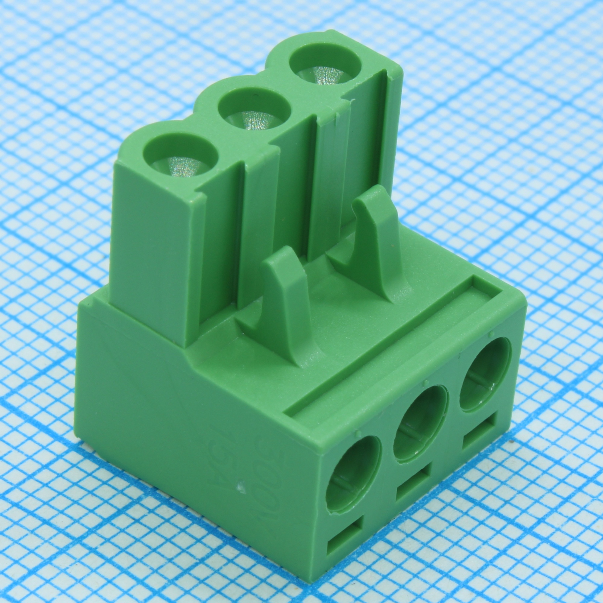 2ESDV-03P - Клеммник 3 конт. "гнездо" шаг 5.08 мм с фиксат., провод под винт/микролифт (пров. 28-12AWG/ до 2.5 кв.мм), до 300В/15А, зеленый изол.