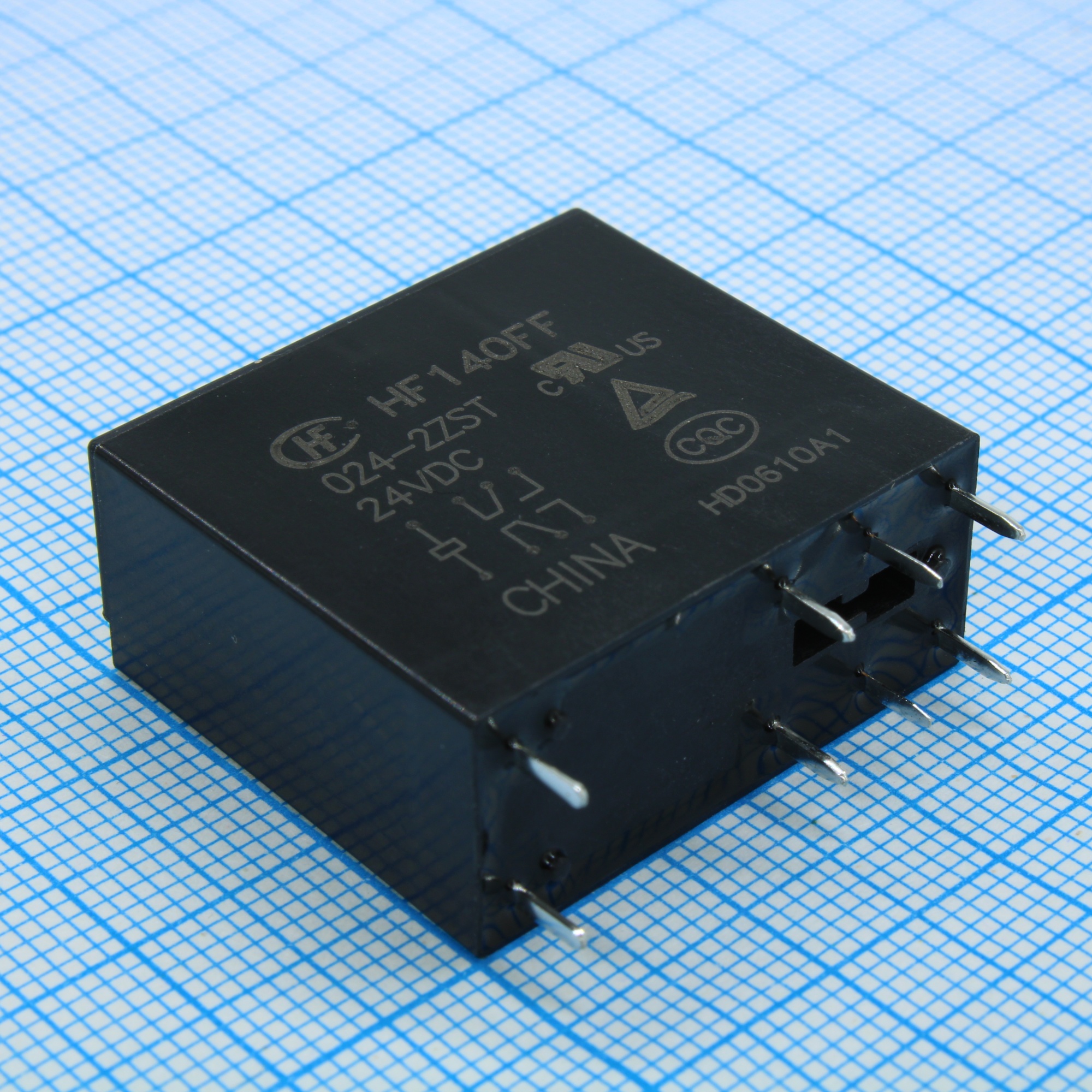 HF140FF/024-2ZST - Реле силовое, 10 A, 24 В, две группы на переключение