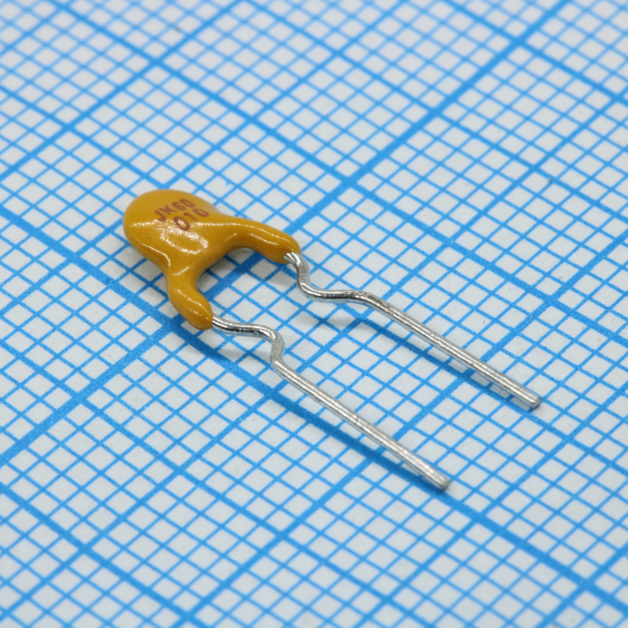 JK60-010 - Предохранитель самовосстанавливающийся 60В 40A 0.1А(удержание) 0.3А(отключение) 5сек 0.38Вт 2.5Ом перед отключением