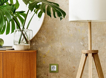 Розетка 1-м СП Etika 16А IP31 250В 2P+E с заземл. защ. шторки немецк. стандарт винтов. клеммы механизм бел. Leg 672222