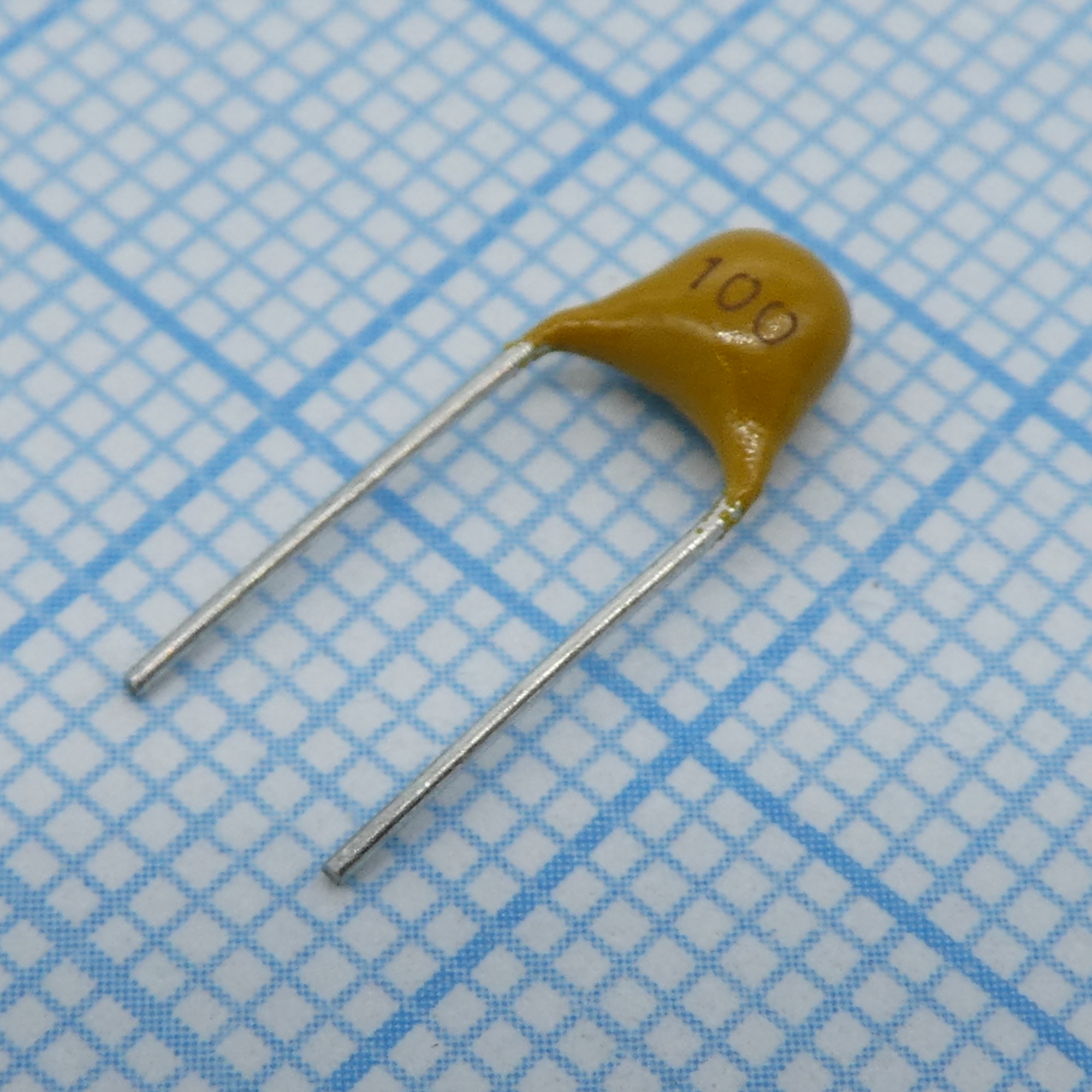 TS170R1H100J8BNB0R - Конденсатор керамический многослойный 10пФ 50В NPO ±5% радиальный 5.08мм 125°C россыпь