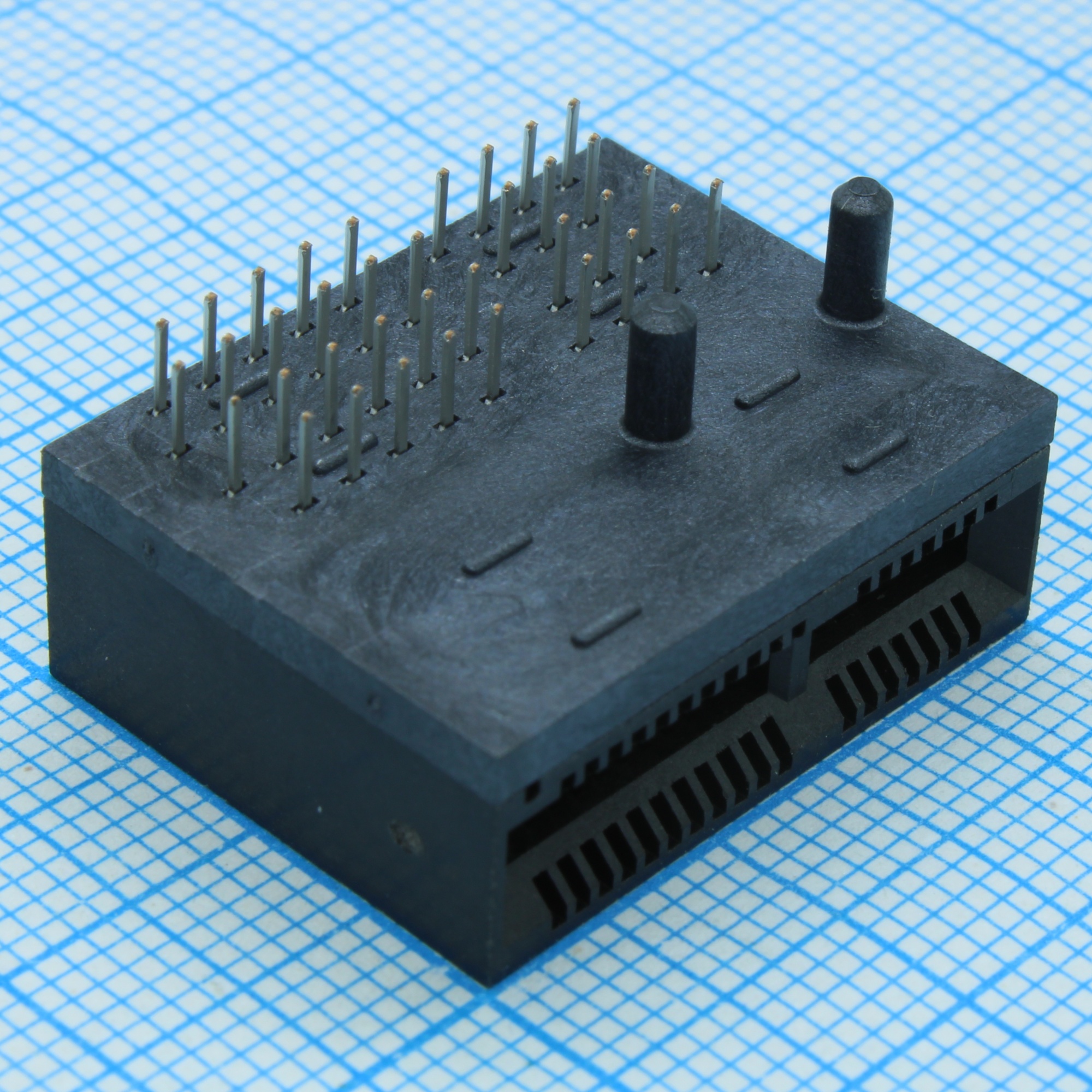 1-1761465-1 - Разъем Card Edge SKT 36 контактов шаг 1мм угловой монтаж в отверстие лоток