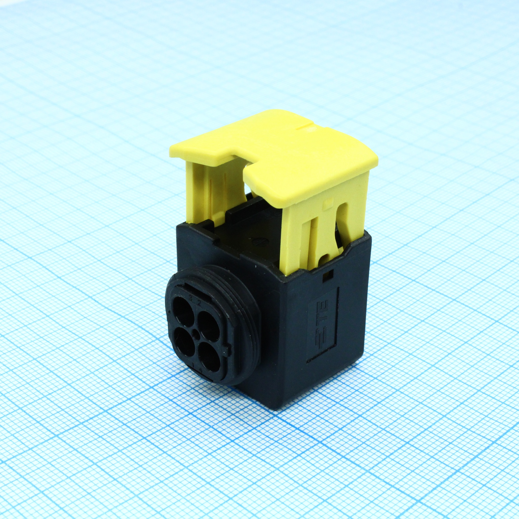 1-1418390-1 - Кожух разъема  RCP 4 контакт(ов) обжим кабеля