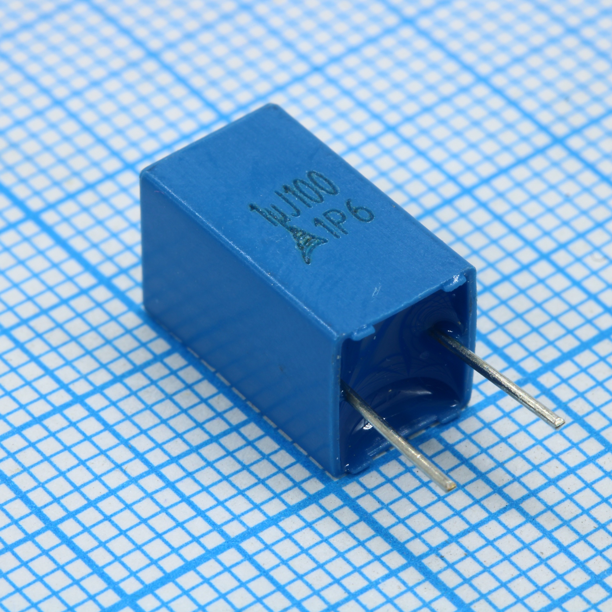 B32529D1105J - Конденсатор полиэтилентерефталатный 100В 1мкФ ±5% шаг 5мм