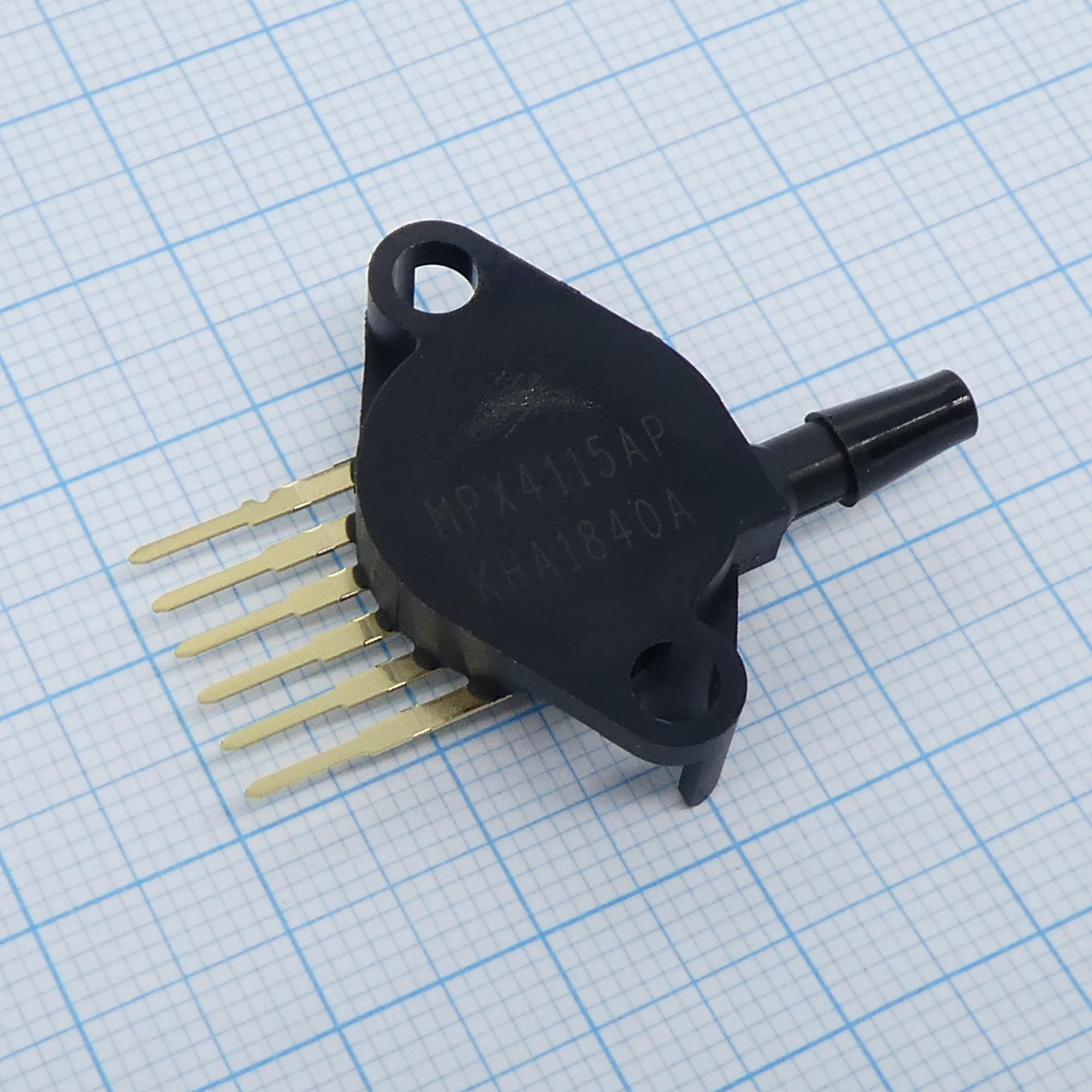 MPX4115AP - Датчик давления  15...115 кПа  абс.  темп. компенс.  нормиров. вых.  автомобильный  CASE 867B-04