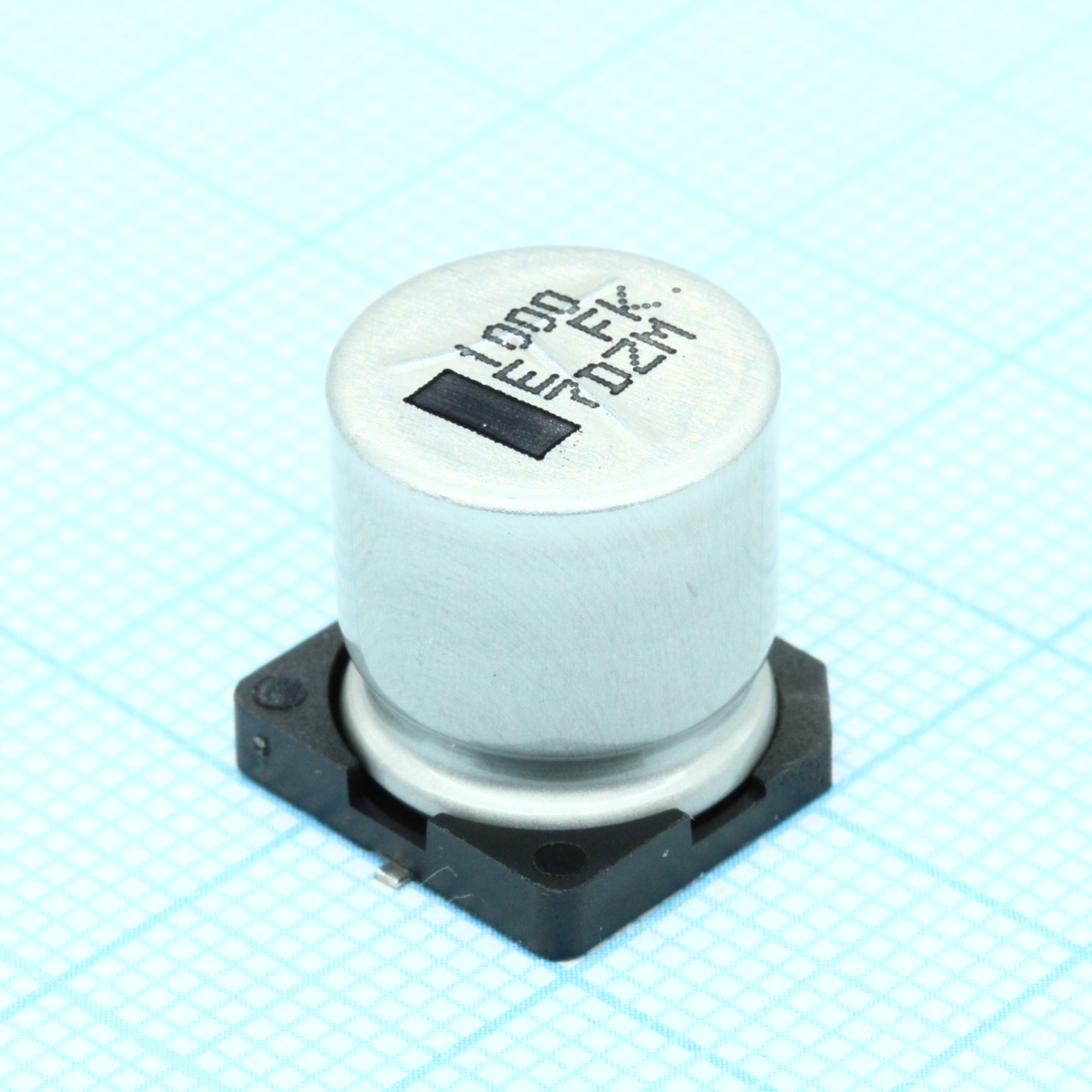 EEEFK1E102AQ - Конденсатор алюминиевый электролитический 1000мкФ 25В ±20% (12.5 X 13.5мм) для поверхностного монтажа 1100мА 5000час 105°С автомобильного применения лента на катушке