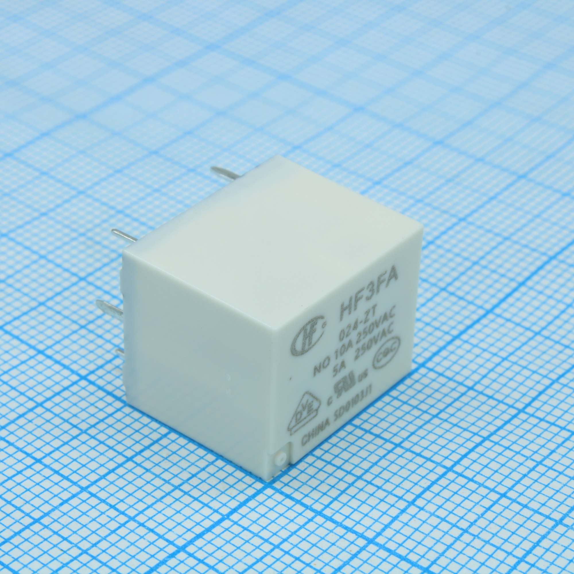 HF3FA/005-ZST - Универсальное реле, серия G5LE, силовое, без защелки, SPDT, 5В DC, 10А