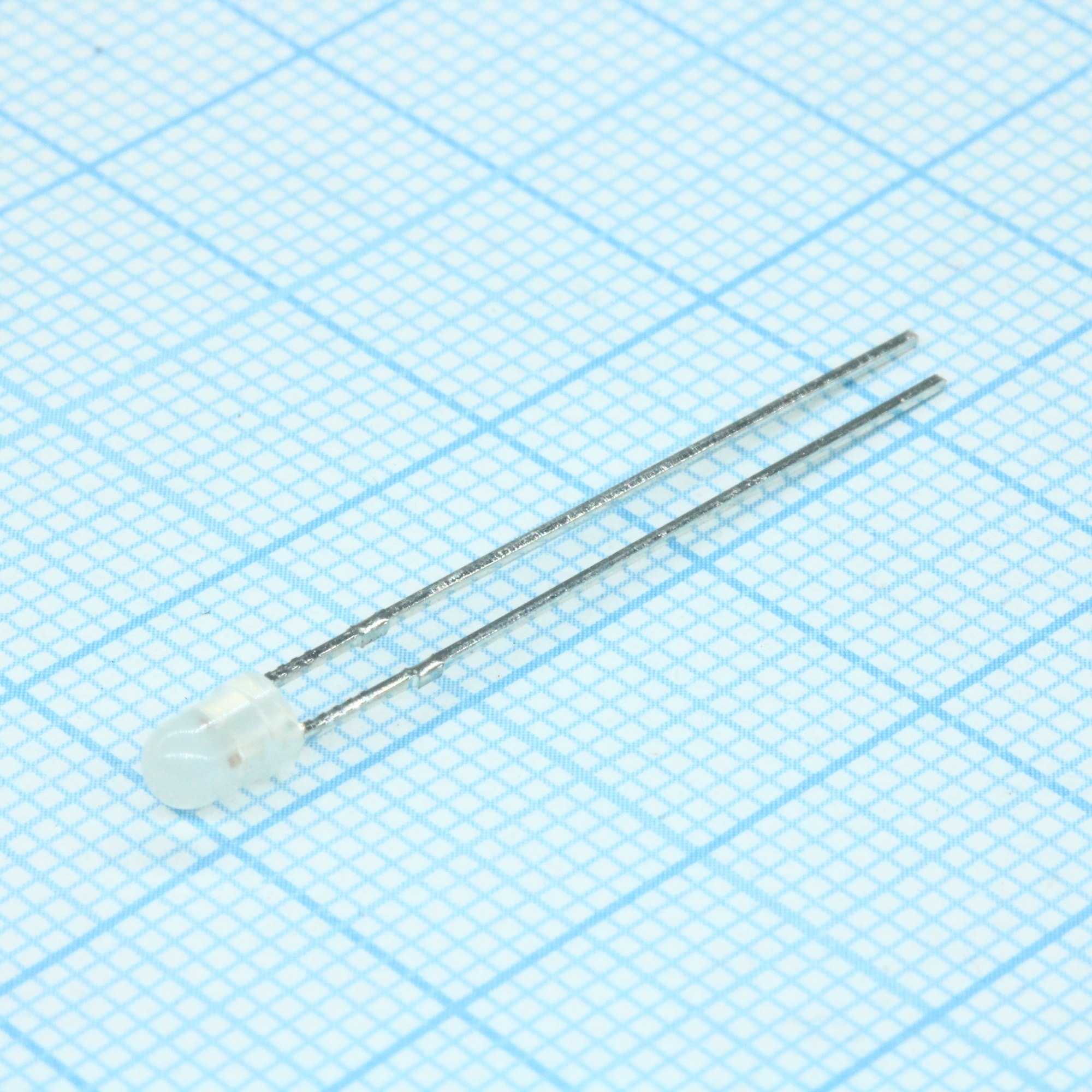 L-937GYW - Светодиод 3мм/зеленый/568нмнм/8-20мкд - желтый/588нм/5-10мкд/матовый белый/60° bi