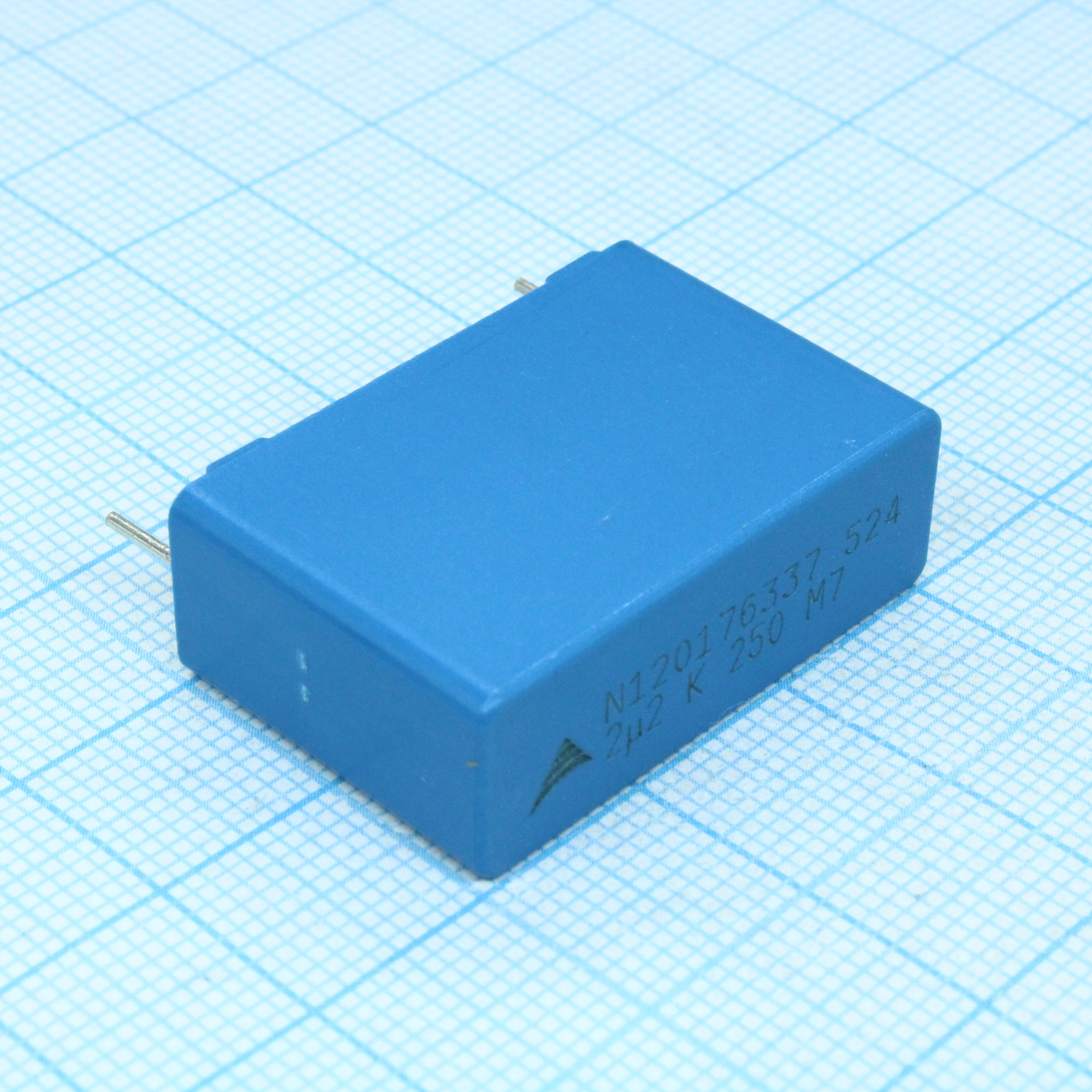 B32524Q3225K - Конденсатор металлоплёночный полиэтилентерефталатный 2.2мкФ 250В ±10%( 31.5х11х21мм) шаг выводов 27.5мм 125°С автомобильного применения россыпь