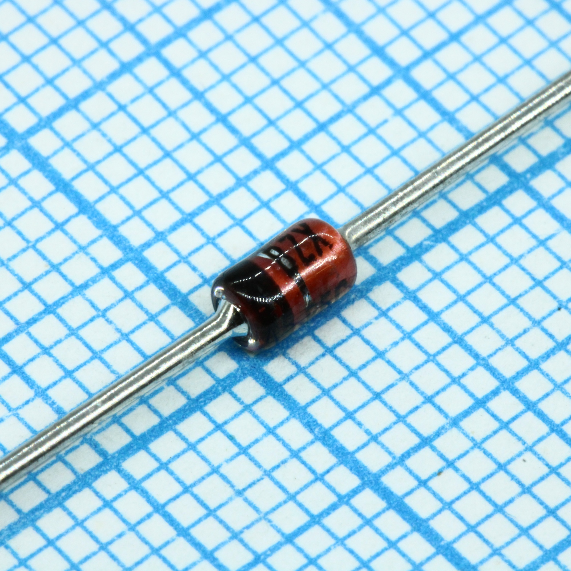 BZX85C33-TAP - Стабилитрон 1.3Вт 33В