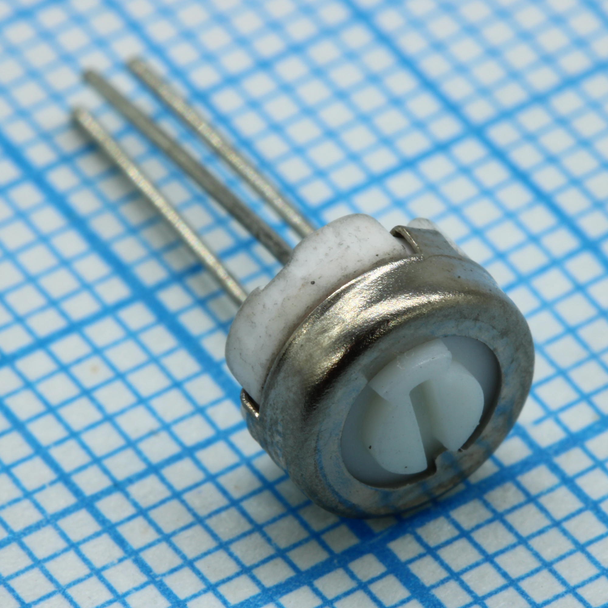 L-KLS4-3329H-501 - Резистор непроволочный переменный 500Ом ±10% 0,5Вт монтаж в отверстие