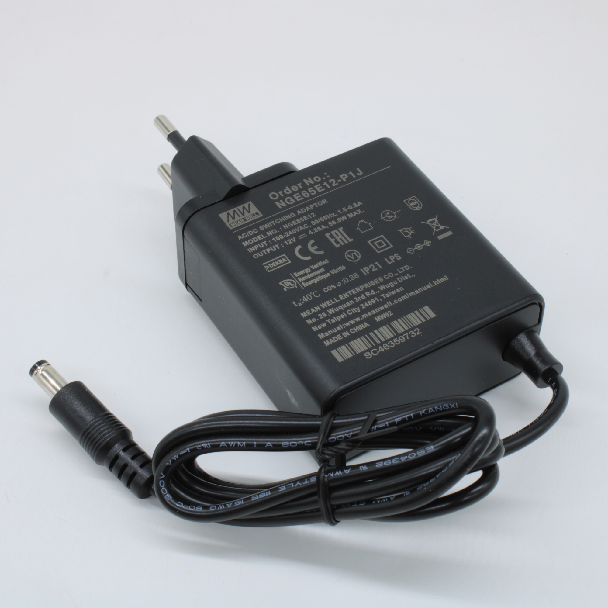 NGE65E12-P1J - AC-DC, 58.5Вт, сетевой адаптер, выход 12В/4.88А, вход 80...264В AC, 47...63 Гц, изоляция 4000B DC, 2xMOPP, 62x30*x65мм, -30...+70C, евровилка, выходной разъем 11мм, диам. 5.5х2.1мм