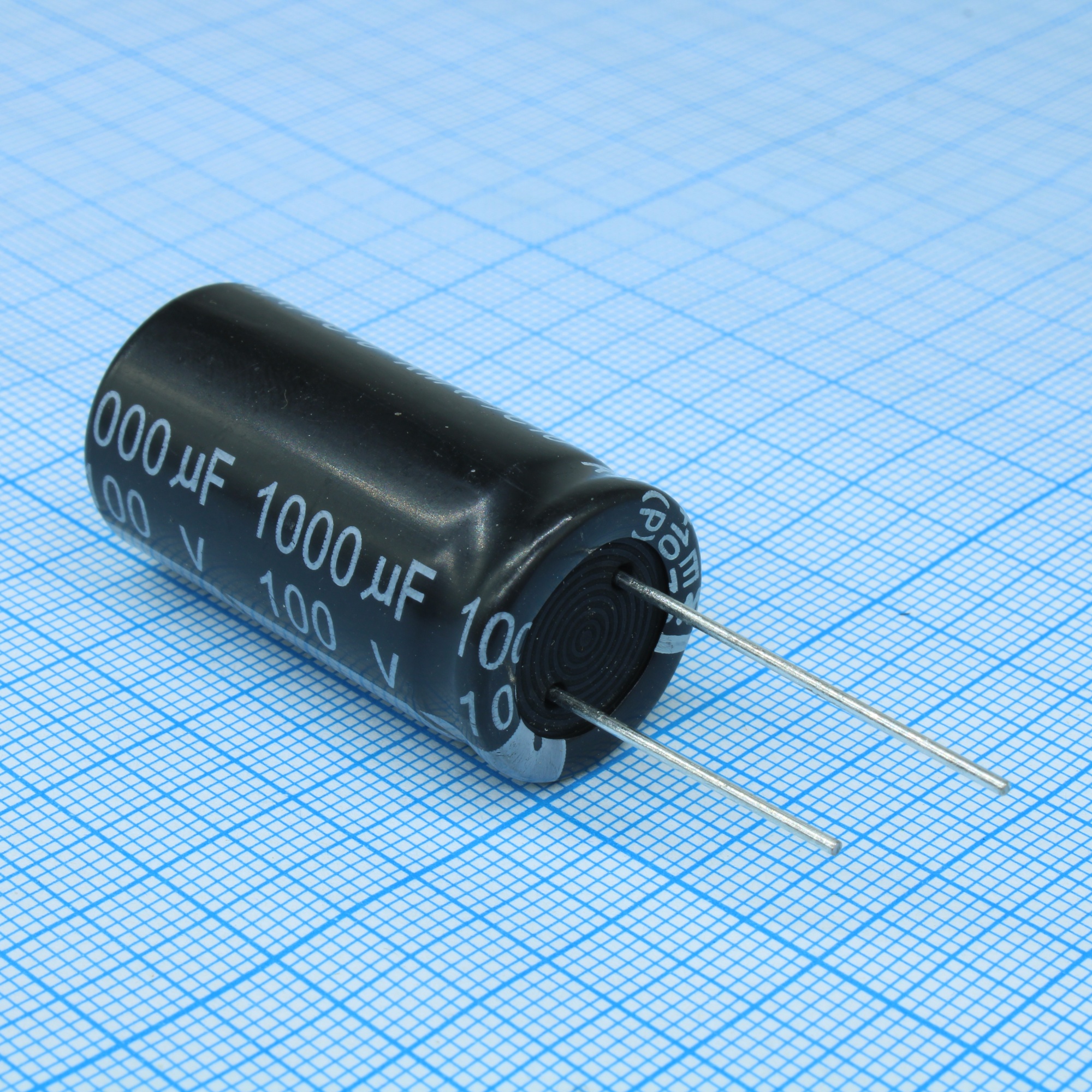 KM151M2GBKJ1835EBK - Конденсатор алюминиевый электролитический 150мкФ 400В ±20% (18х35мм) радиальный 7.5мм 550мА 2000часов 105°C россыпь