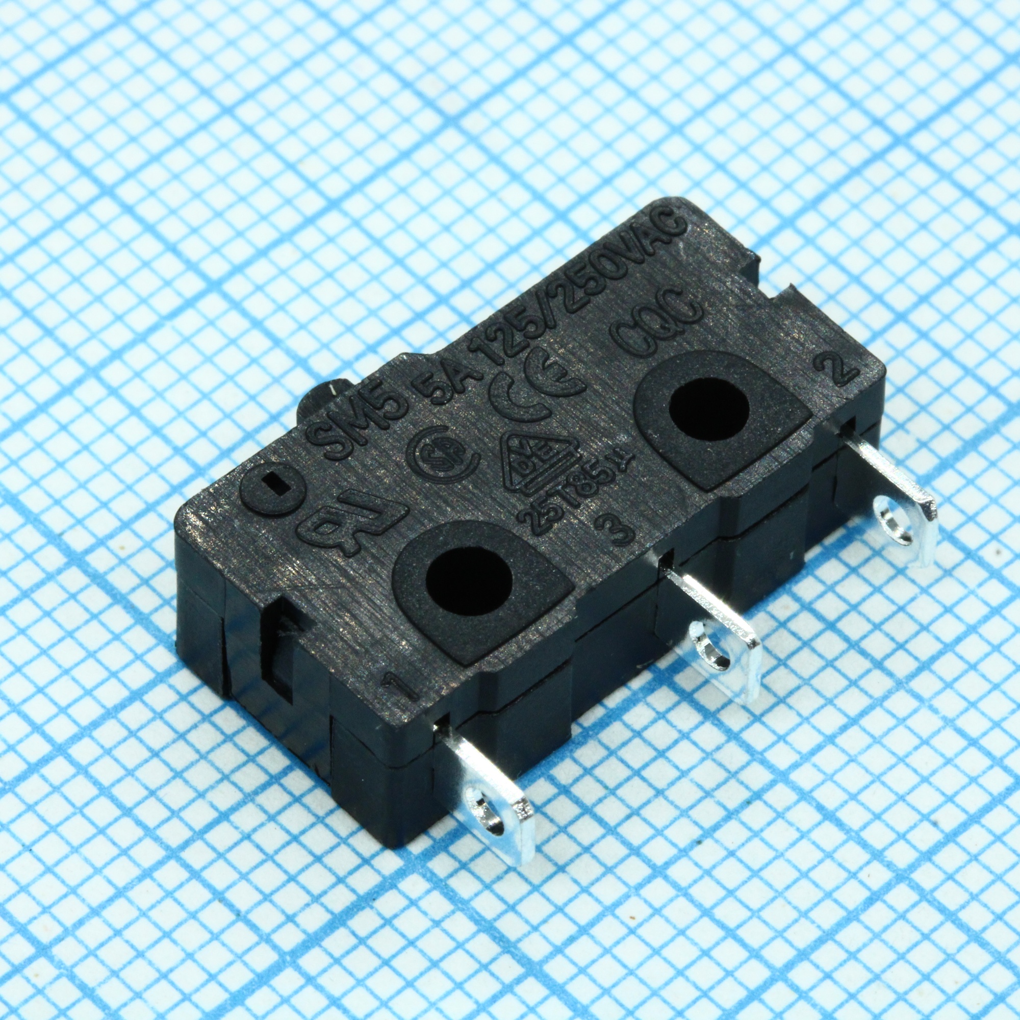SM5-00N-115G-G - Микропереключатель 5А 250В, прямые выводы с отверстием