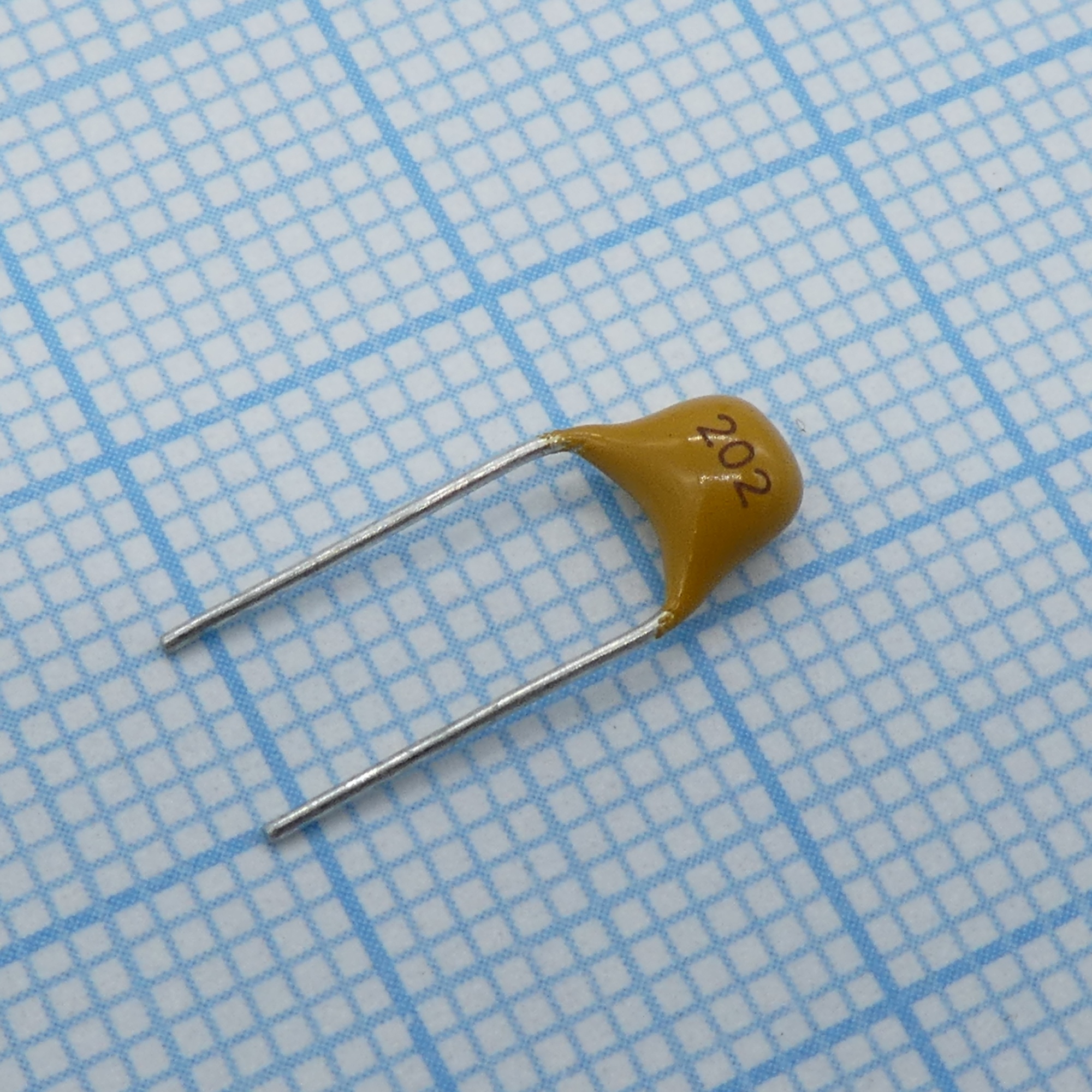 TS170R1H202K8BBB0R - Конденсатор керамический многослойный 2000пФ 50В NPO ±5% радиальный 5.08мм 125°C россыпь