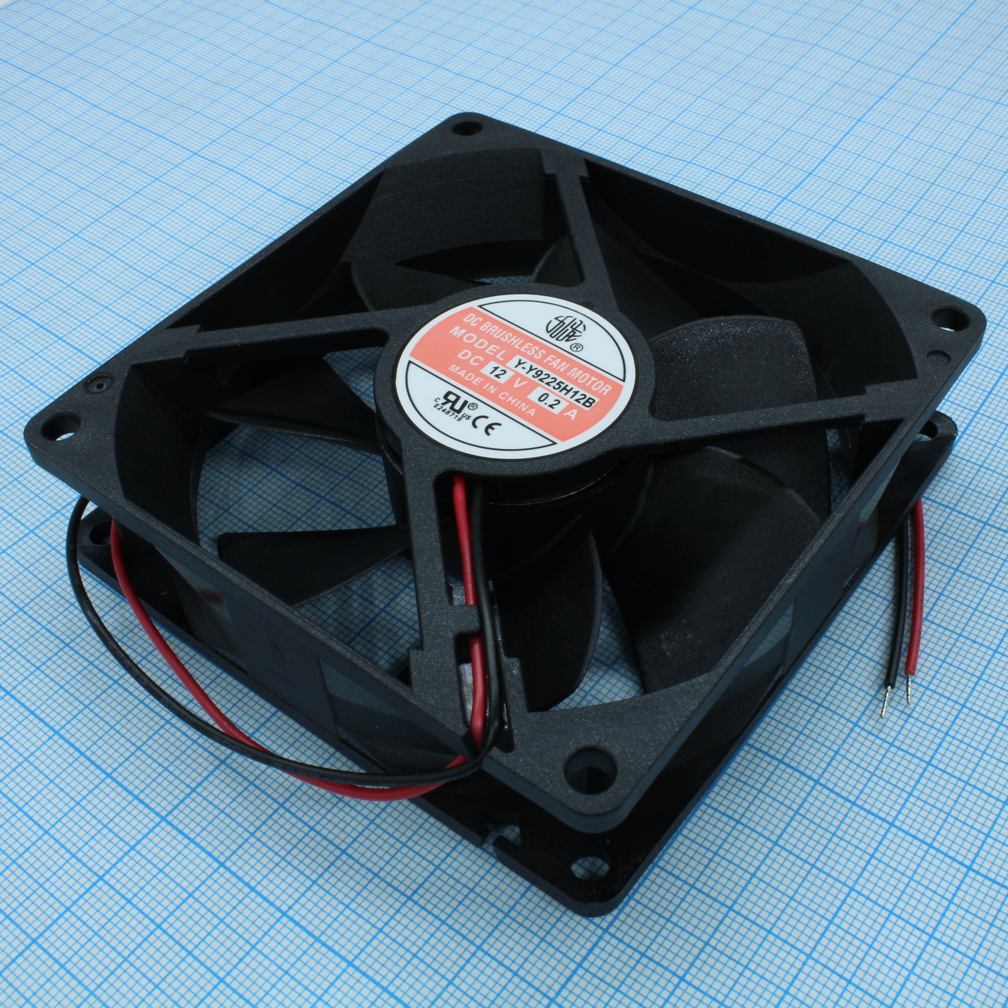 Y-Y9225H12B - Вентилятор 12В 92х92х25 B 3000 об/мин., 92.4м3/час, 38дБ, подшипник качения, тип вывода - провод