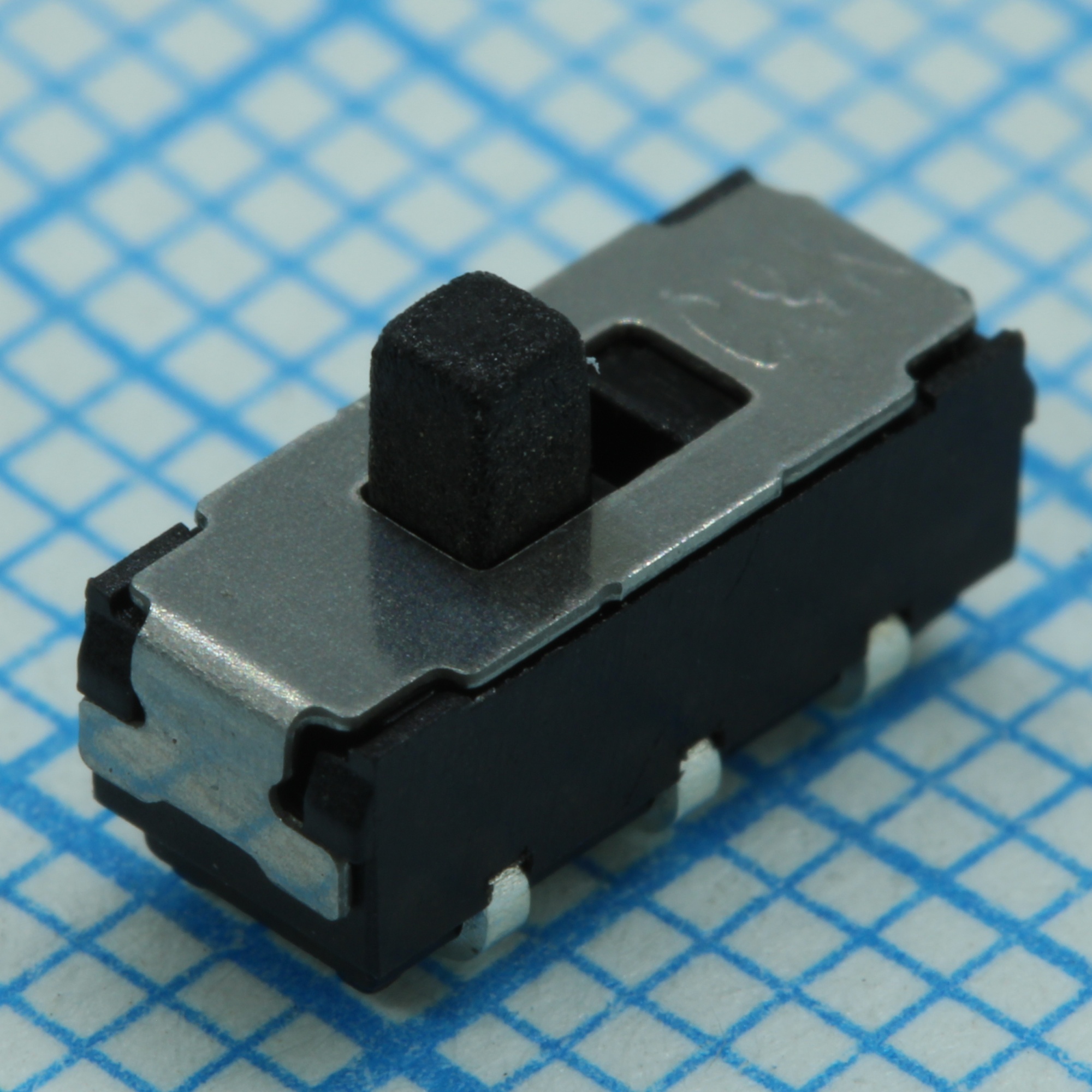 JS202011JCQN - Переключатель движковый вертикальный две группы (ON-ON) 0.3А 6В, высота движка 2мм, 5000 циклов, SMD лента на катушке