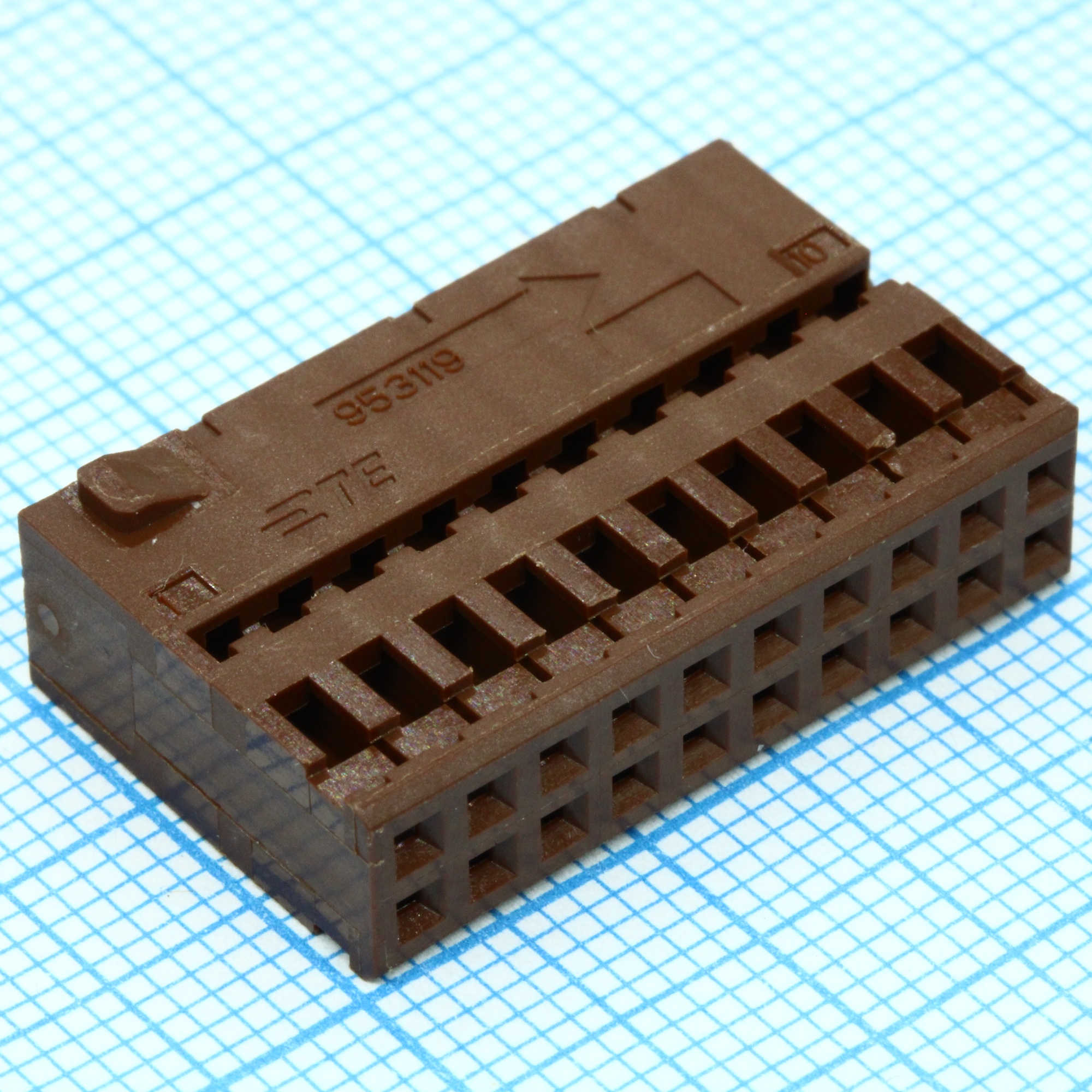 953119-2 - Корпус разъема 40 контактов шаг 2.54 мм обжим на кабель автомобильного применения пакет
