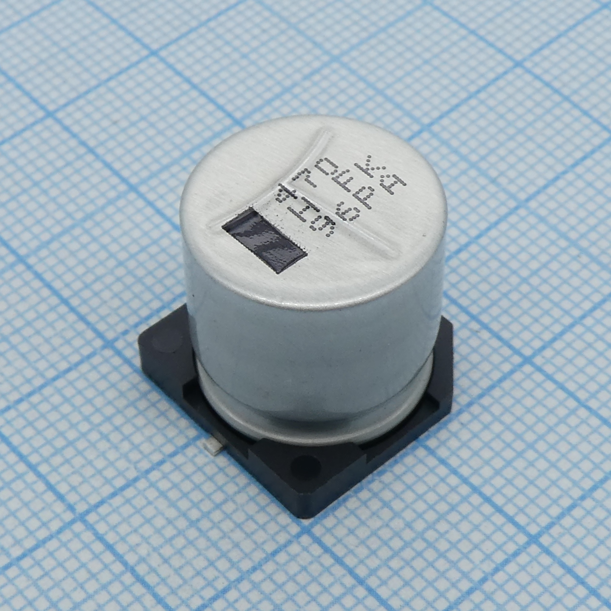 EEVFK1H471M - Конденсатор алюминиевый электролитический 470мкФ 50В ±20% (16 X 16.5мм) для поверхностного монтажа 1610мА 5000час 105°С автомобильного применения лента на катушке