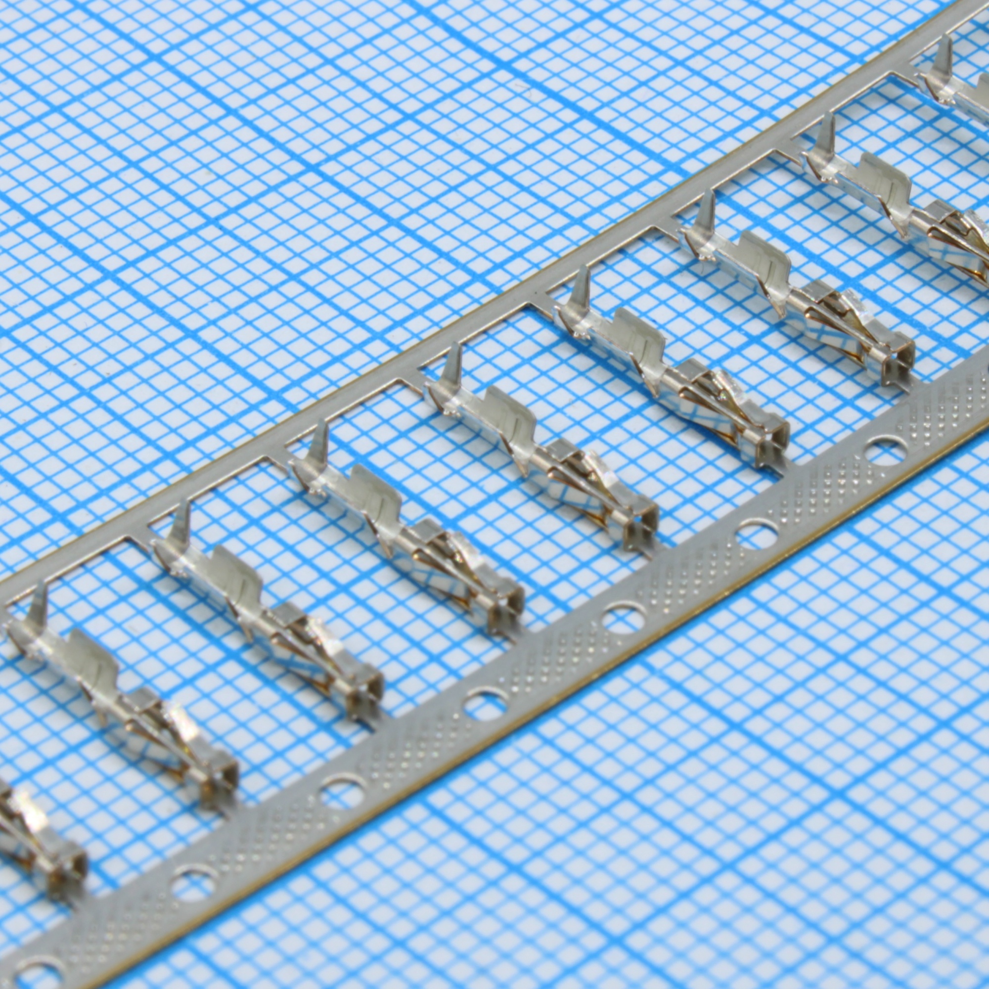 1-104480-2 - Контакт-гнездо прямой монтаж на кабель 22-26AWG автомобильного применения