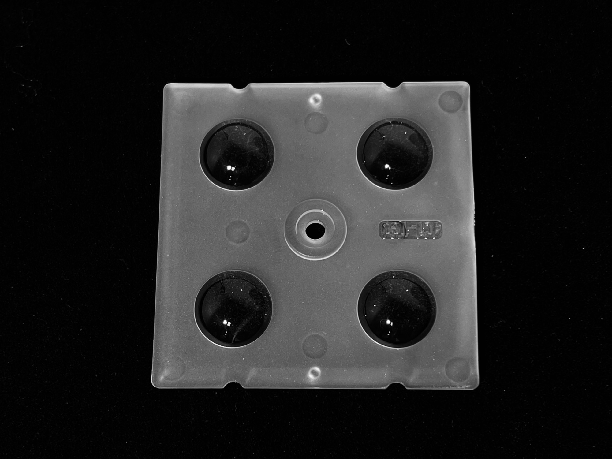 ALHB50D4LED5050T90G - Групповая квадратная линза 2x2 на 4 светодиода 5050/3535/3030 эфф=90%, ~90°,  50x50mm   H:8.5mm, PC