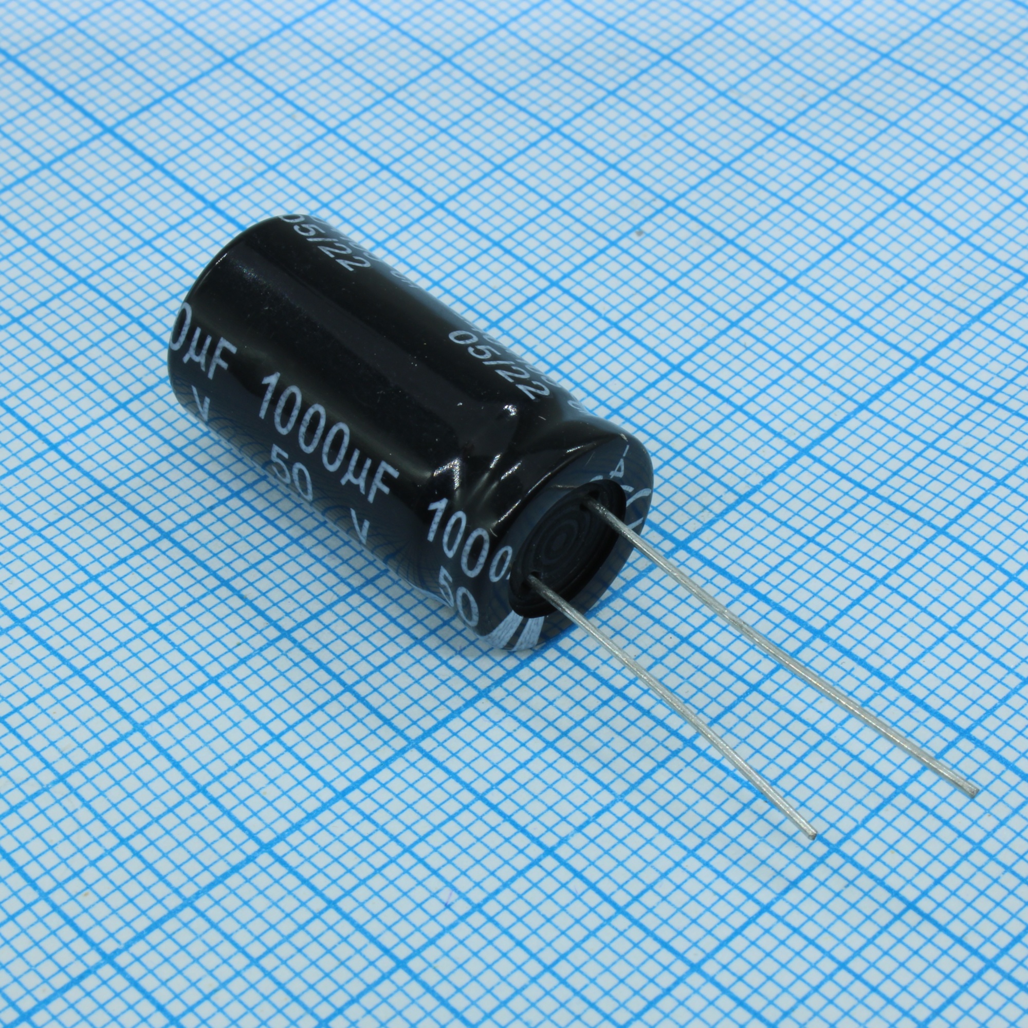 KM102M1HBKJ1325VBK - Конденсатор алюминиевый электролитический 1000мкФ 50В ±20% (13х25мм) радиальный 5мм 950мА 2000часов 105°C россыпь