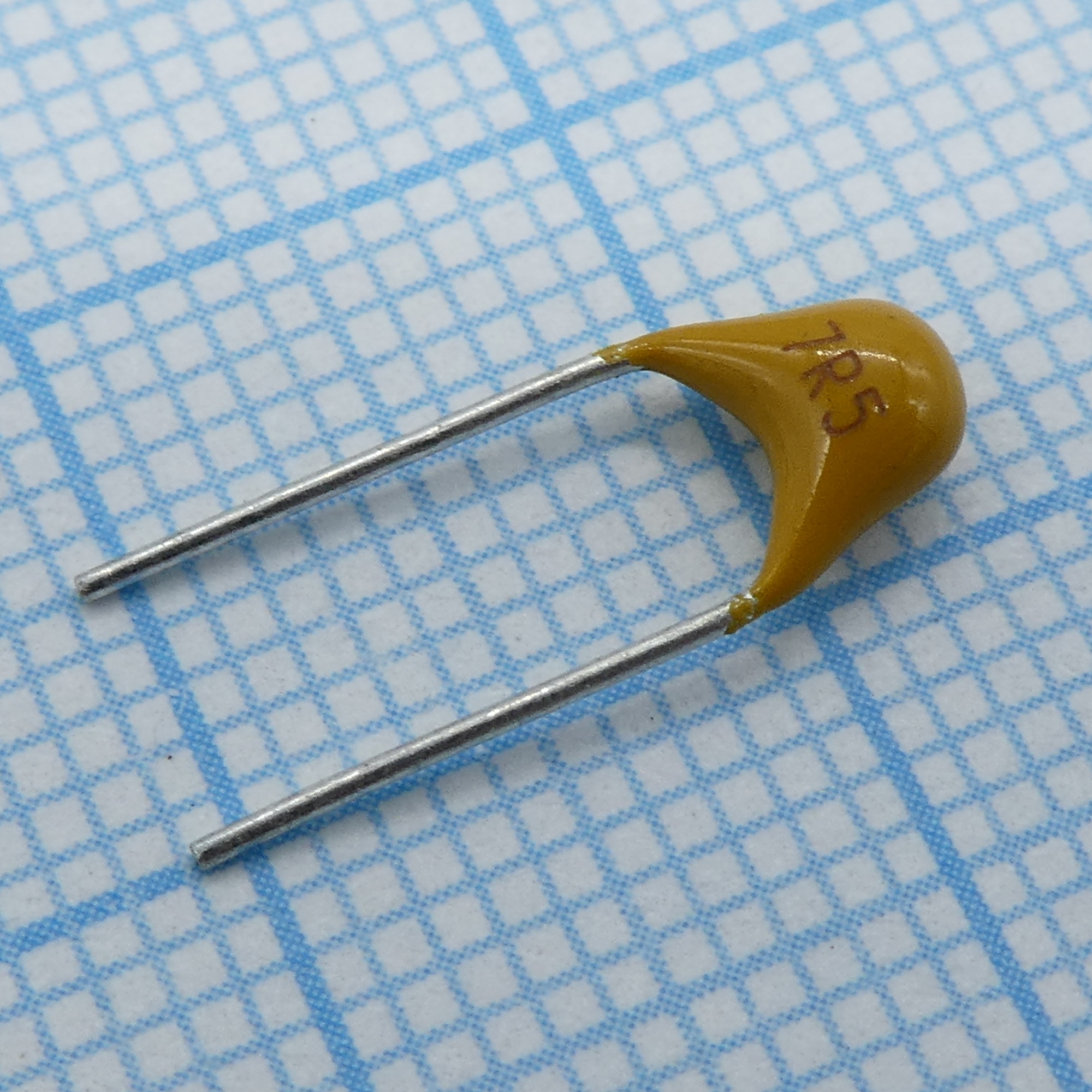 TS170R1H7R5CSBNB0R - Конденсатор керамический многослойный 7.5пФ 50В NPO ±0.25пФ радиальный 5.08мм 125°C россыпь