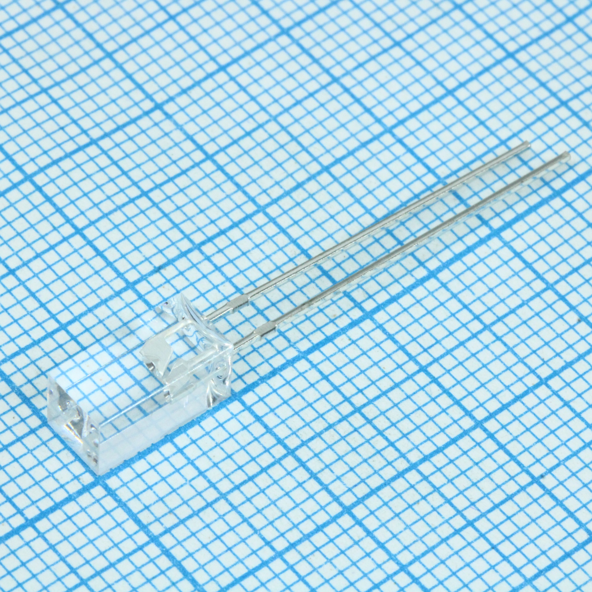 FYL-55A3MUGC1A FYL-55A3UGC1A - Светодиод 5х5мм/зеленый/570нм/120мкд/прозрачный/110°