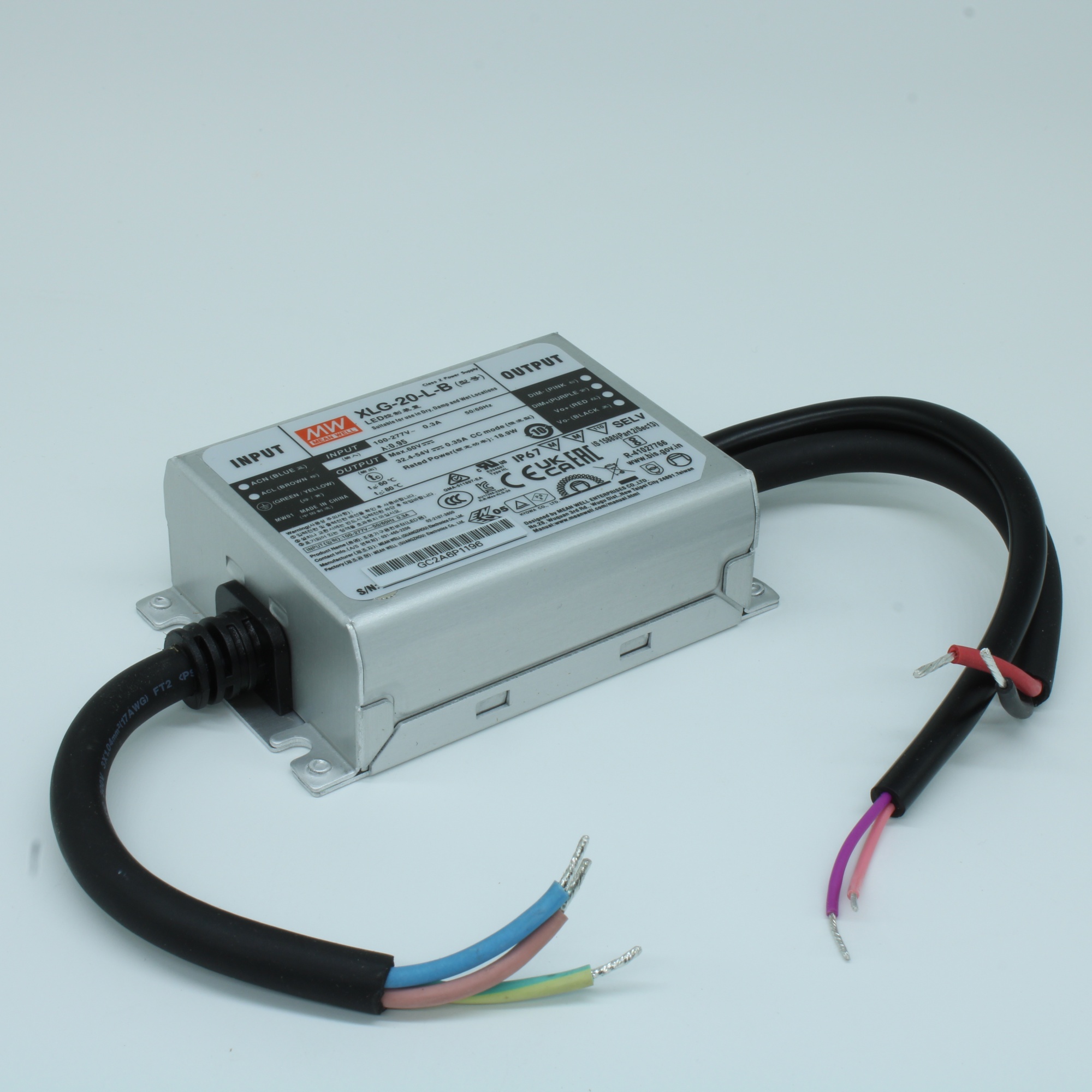 XLG-20-L-B - AC-DC, 21Вт, IP67, вход 90…305В AC, 47…63Гц, ККМ, выход 0.7А/18…30В, изоляция 3750В AC, в кожухе 95х63х30мм, -40…+80°С (корпус)