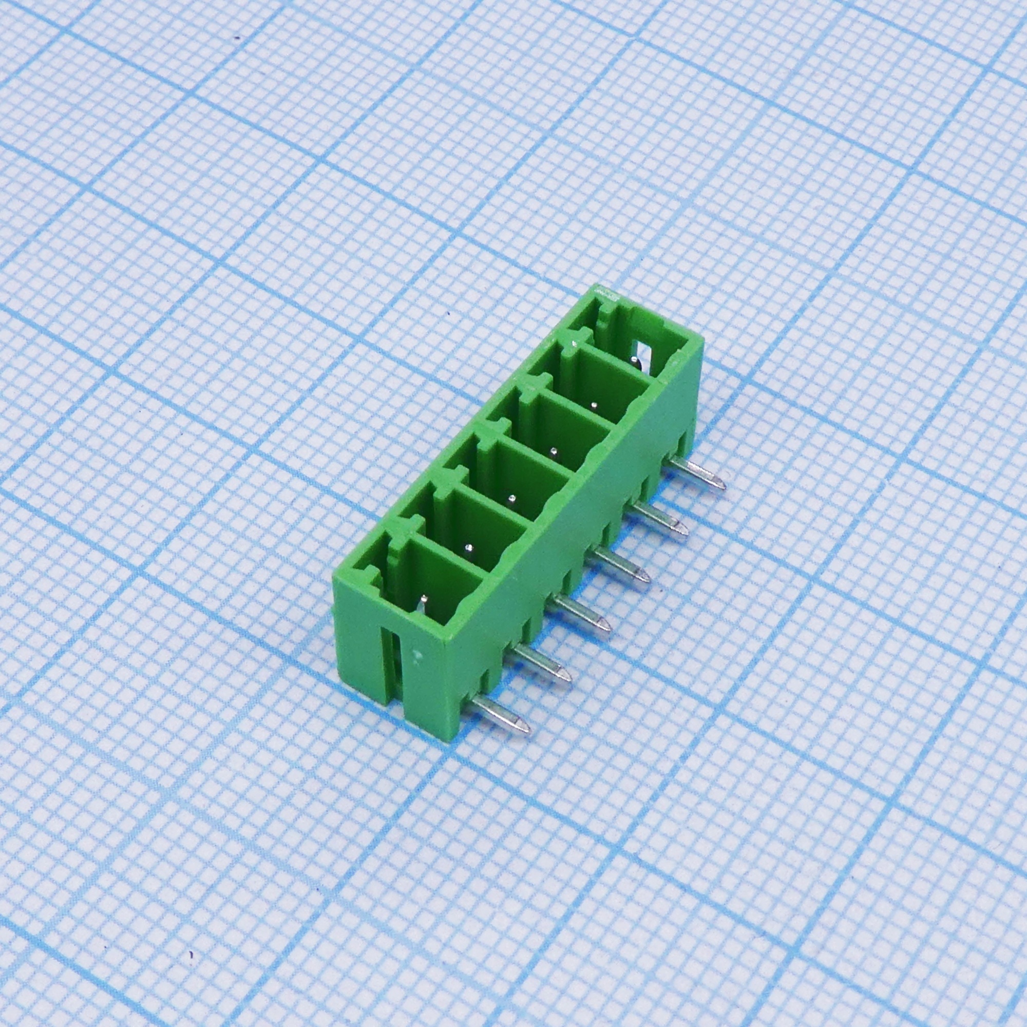 ECH381R-06P - Клеммник 6 конт. "вилка" шаг 3.81 мм закрытый, прямой угол на плату, до 300В/8А, зеленый изол.