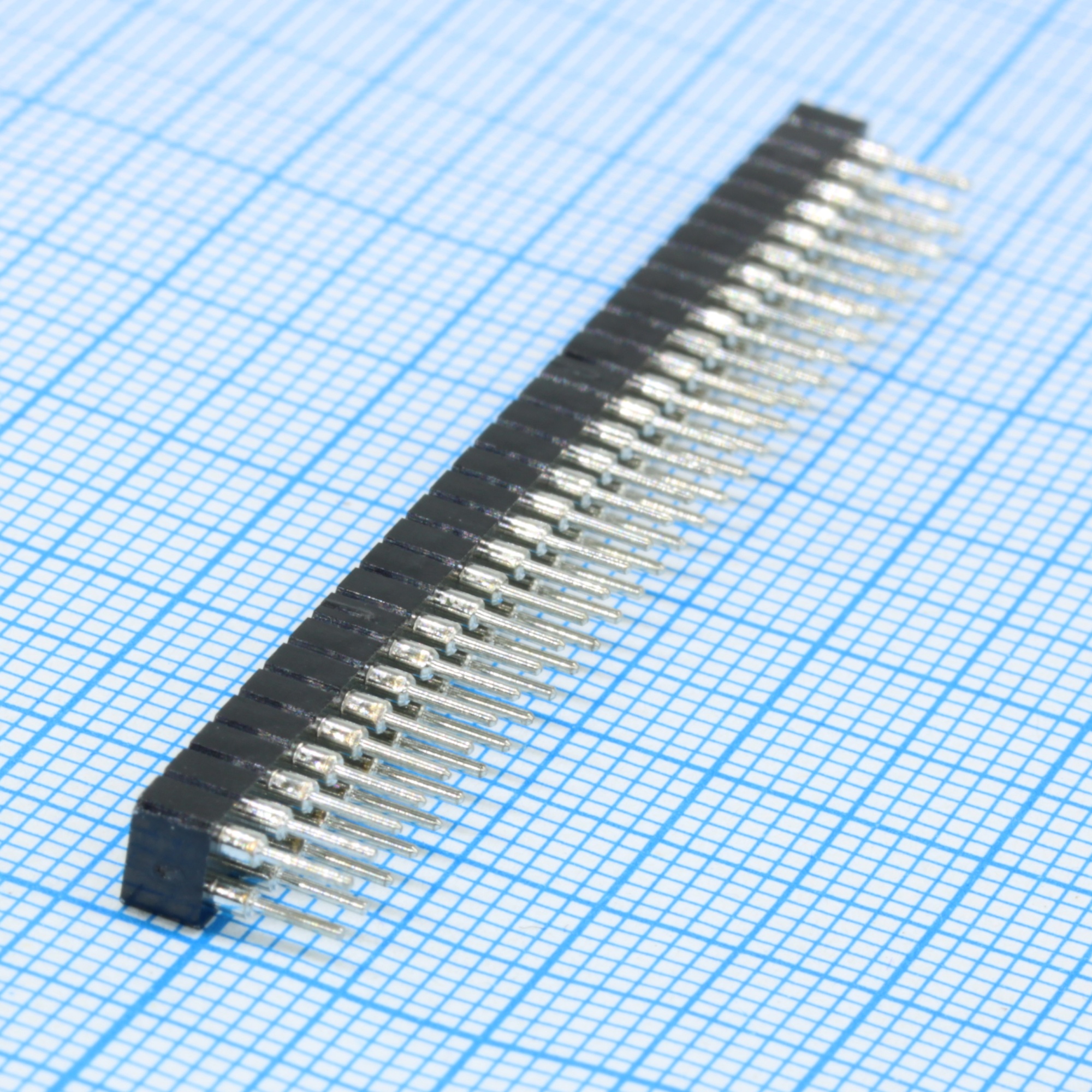 DS1002-02-2X30BT1F6 - Гнезда цанговые двухрядные для монтажа в отверстия 2х30pin, шаг 2.00мм