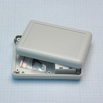 G909G - Корпус из прочного пластика с отсеком для батарей. Серый