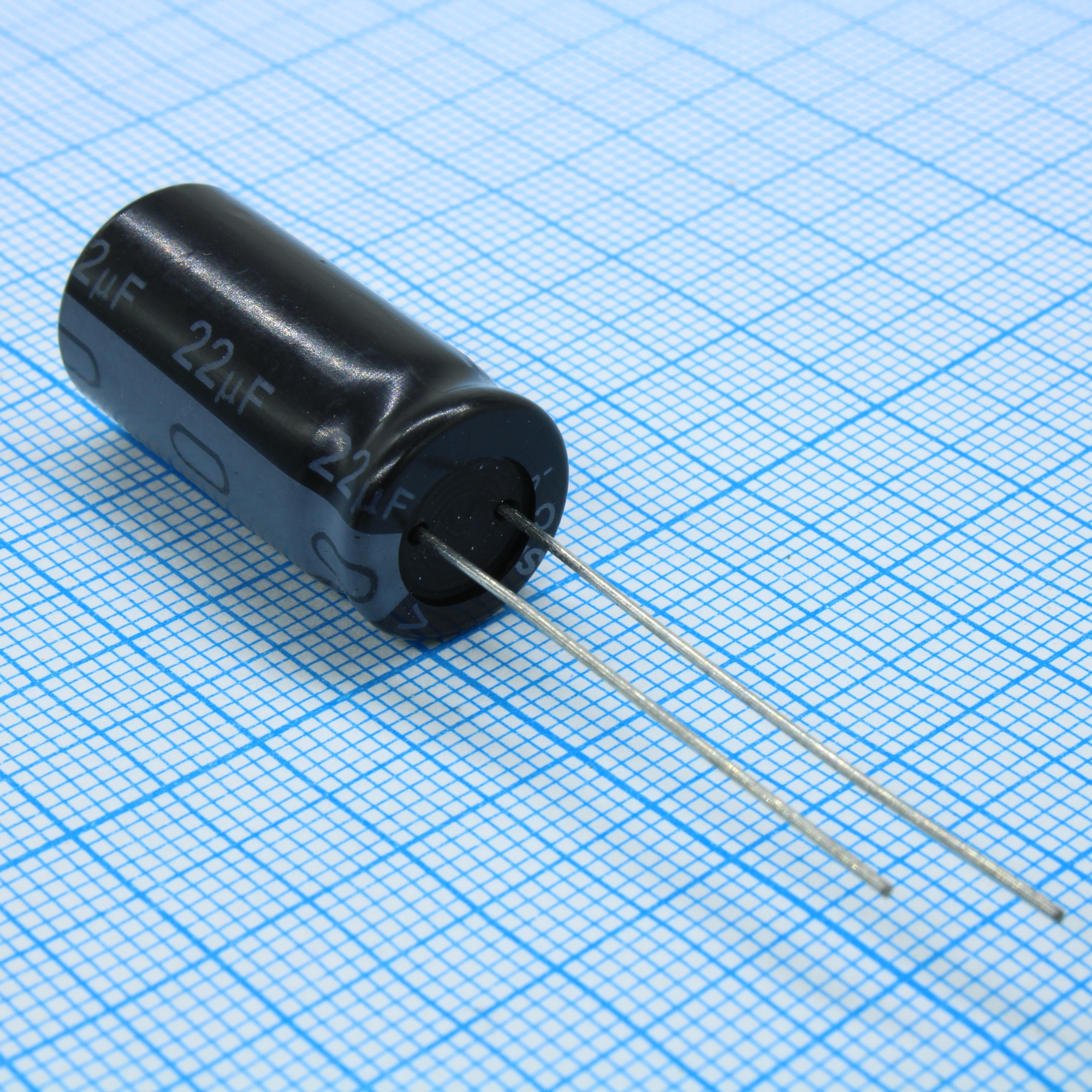 RAK222D1E12251P7AS00 - Конденсатор алюминиевый электролитический  25VDC 2200uF 20% 12.5*25мм 2.35A