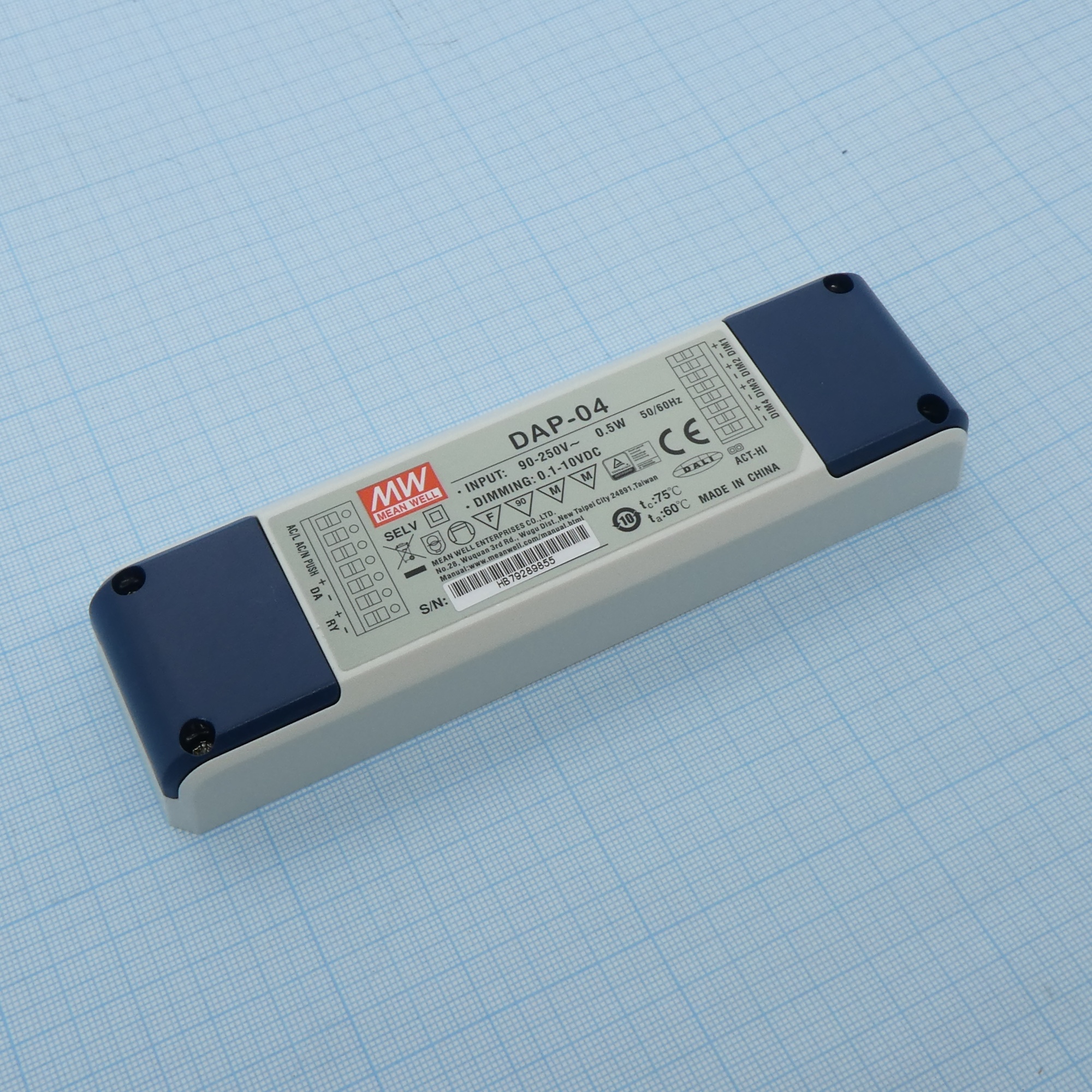 DAP-04 - Преобразователь интерфейса DALI в 4 независимых ШИМ-сигнала. Вход 90…305В AC, 47…63Гц /127…431В DC, тактовая частота 1 кГц, изоляция 3750В AC, в кожухе 165х46х23мм, -30…+60°С, управление DALI или кнопка, 1 реле, контакты"сухая пара" 240В AC/8А