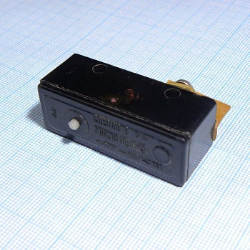 МП2101 исп. 3 - Микровыключатели  являются двухполюсными . Способ монтажа проводов ...... , винтами