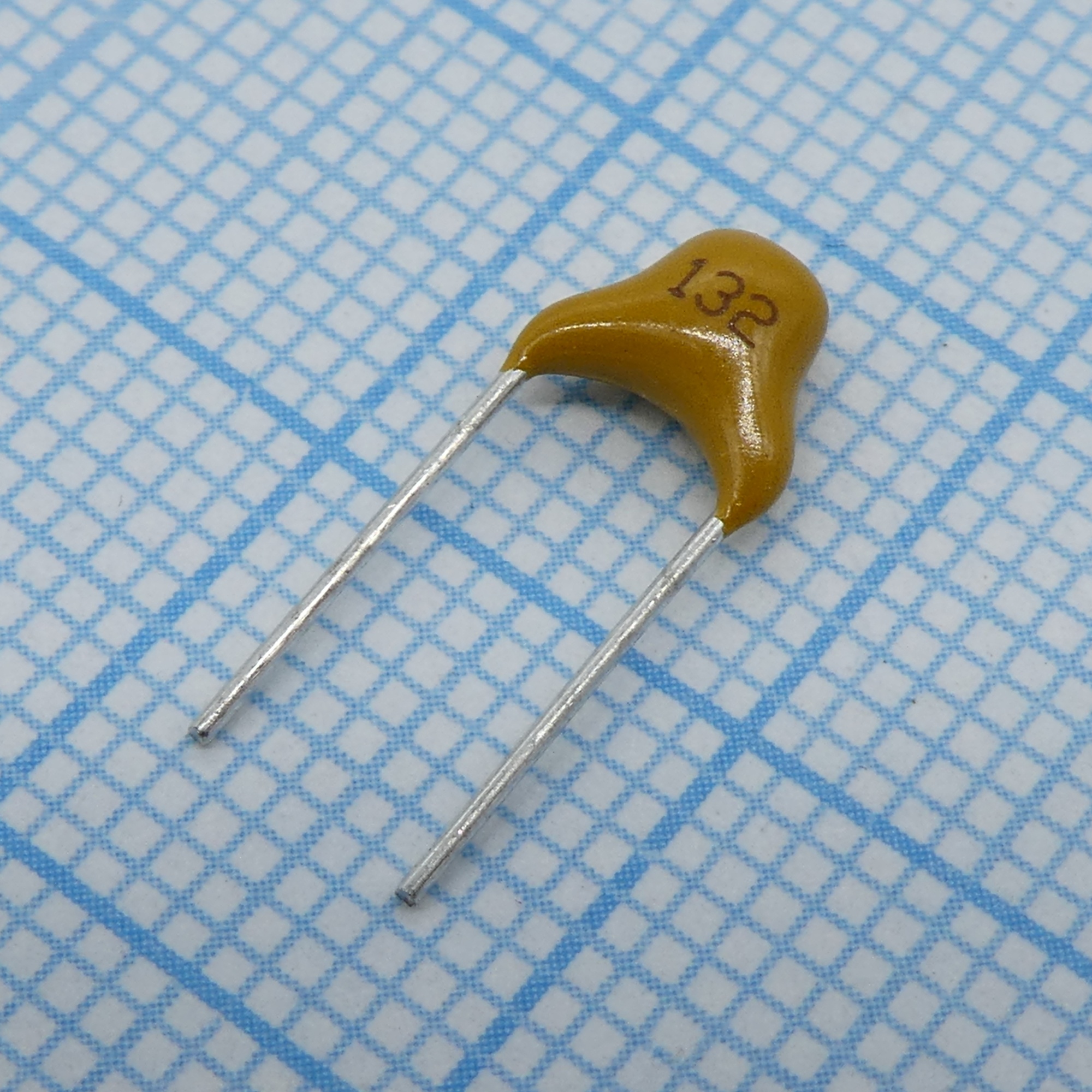 TS170R1H132K8BBB0R - Конденсатор керамический многослойный 1300пФ 50В X7R ±10% радиальный 5.08мм 125°C россыпь