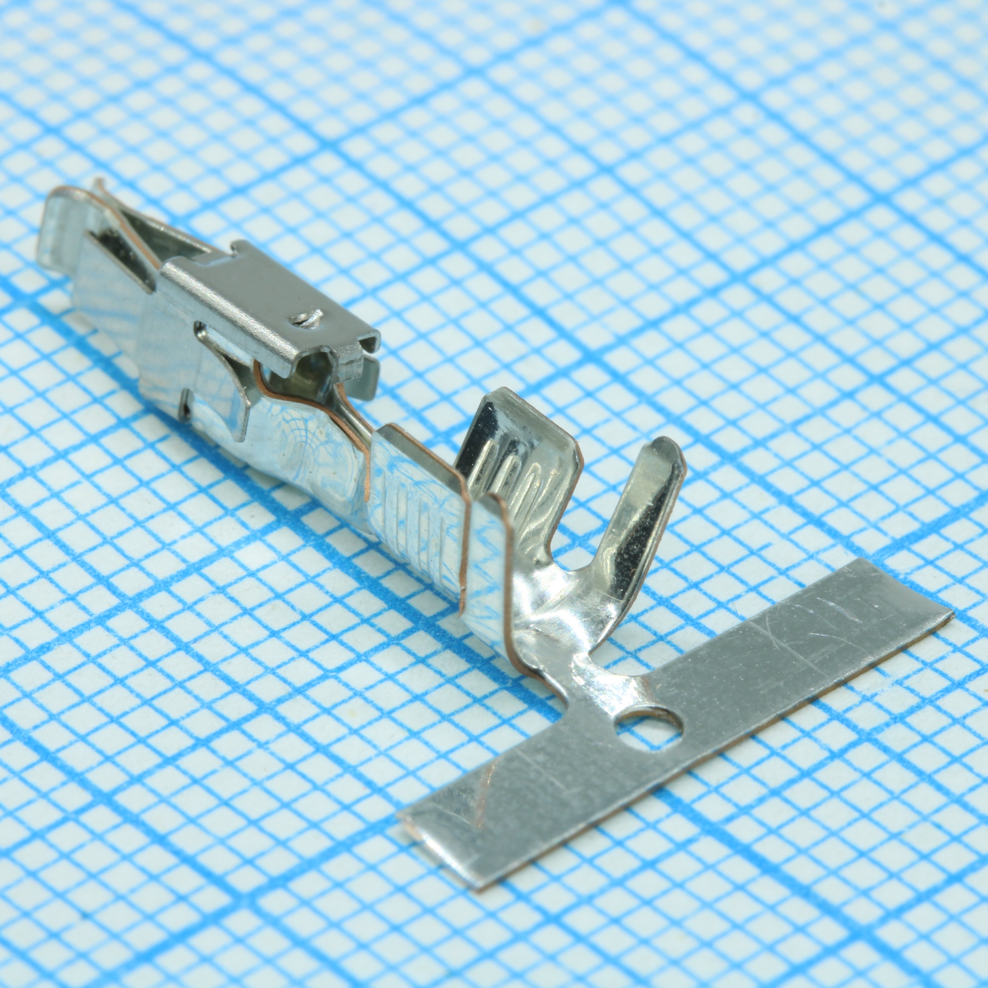 144432-1 - Контакт SKT монтаж на кабель 13-17AWG лента на катушке автомобильного применения