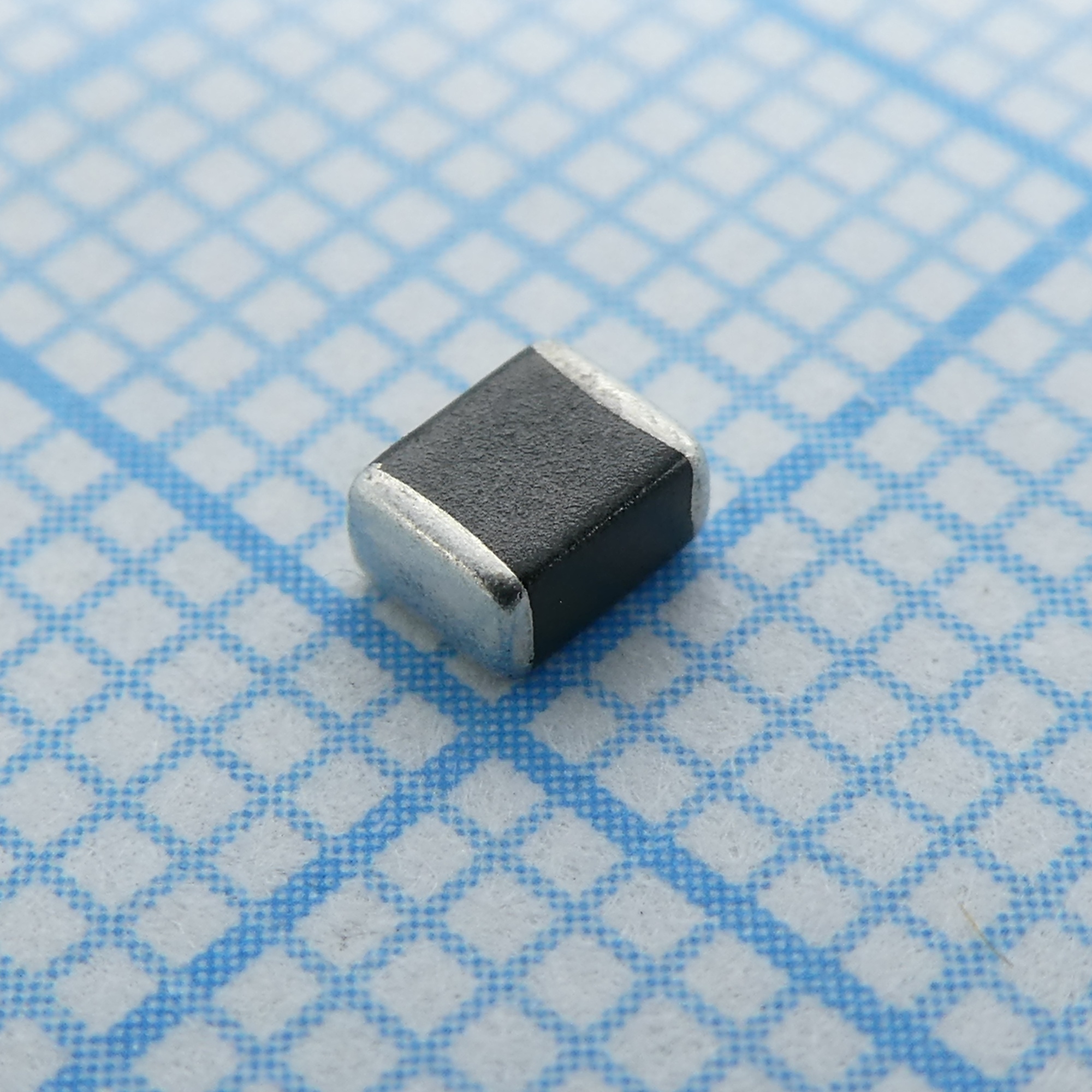 B72530T0350K062 - Варистор многослойный 35В переменного тока/45В постоянного тока 250A 56В предел 1210 ЧИП лента на катушке