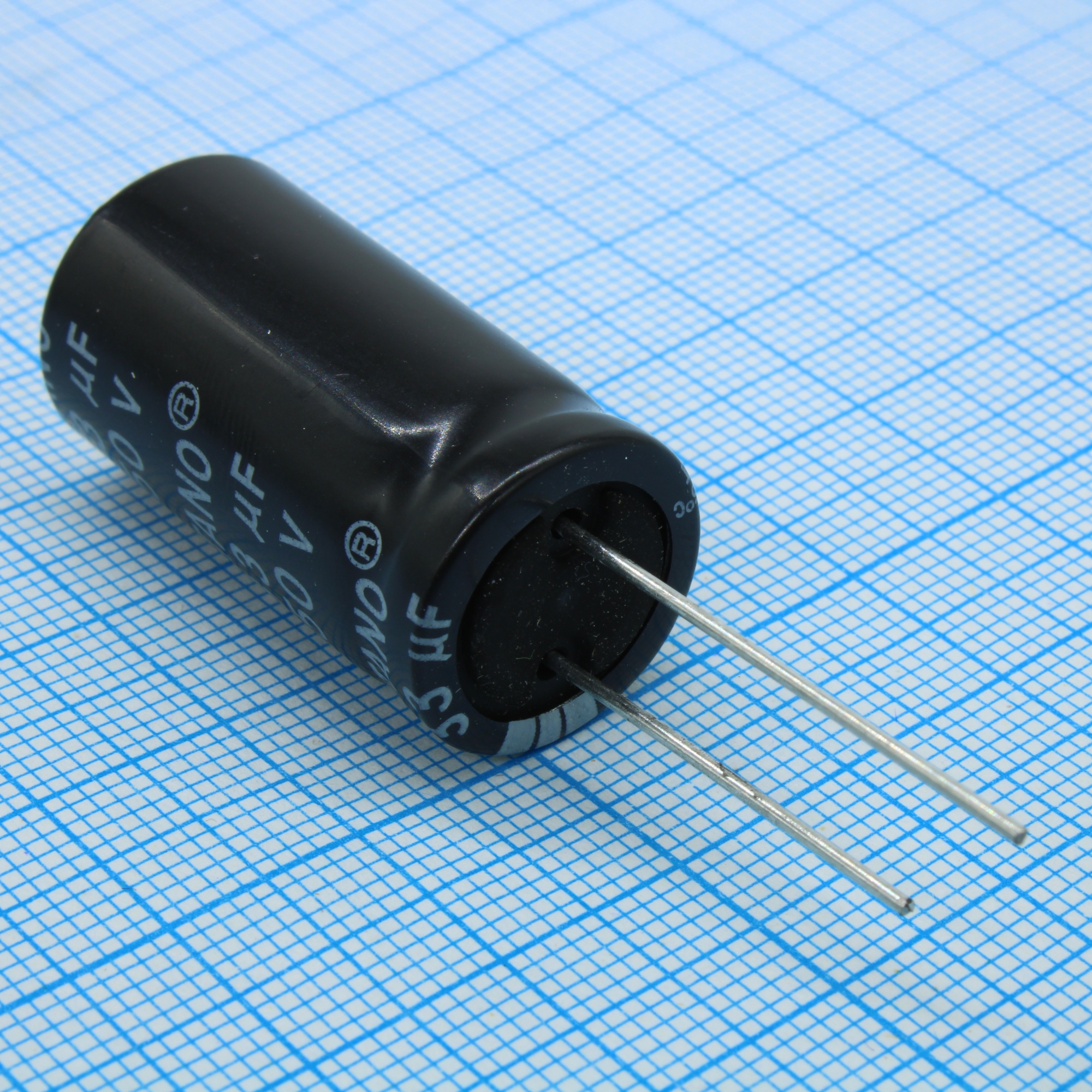 EXR101M2EB - Конденсатор алюминиевый электролитический 100мкФ 250В ±20% (16 X 31.5мм) радиальный 7.5мм 675мА 5000час 105°С россыпь