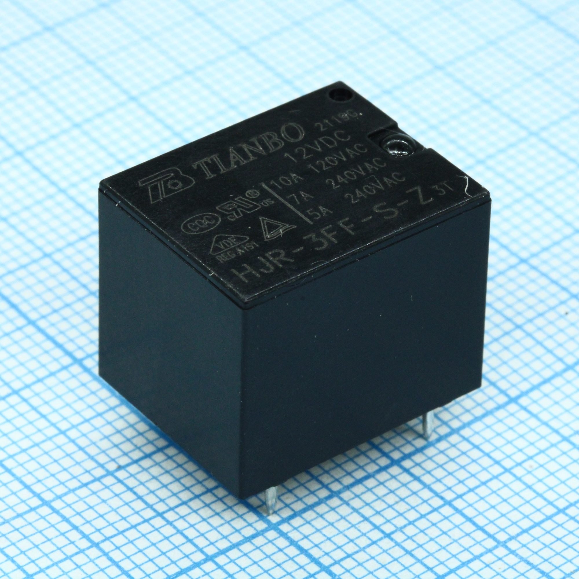 HJR-3FF-12VDC-S-Z - Реле силовое 10А одна контактная группа на переключение катушка 12В 0.36Вт