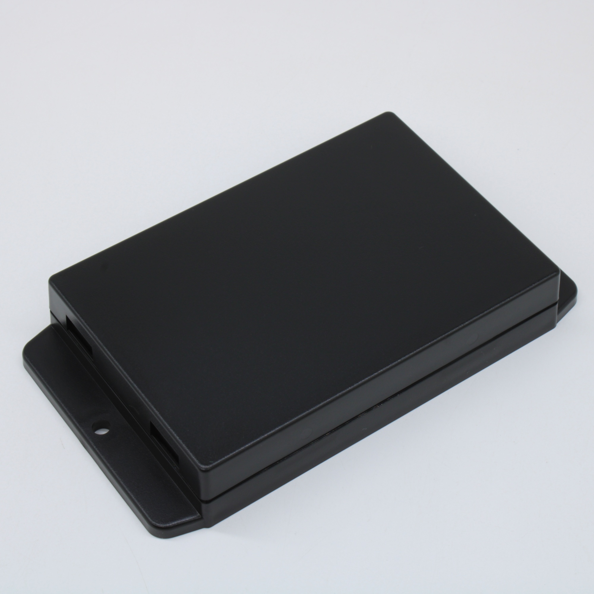 NUB1057020BK - Пластиковый корпус черного цвета из высокопрочного пластика с фланцами