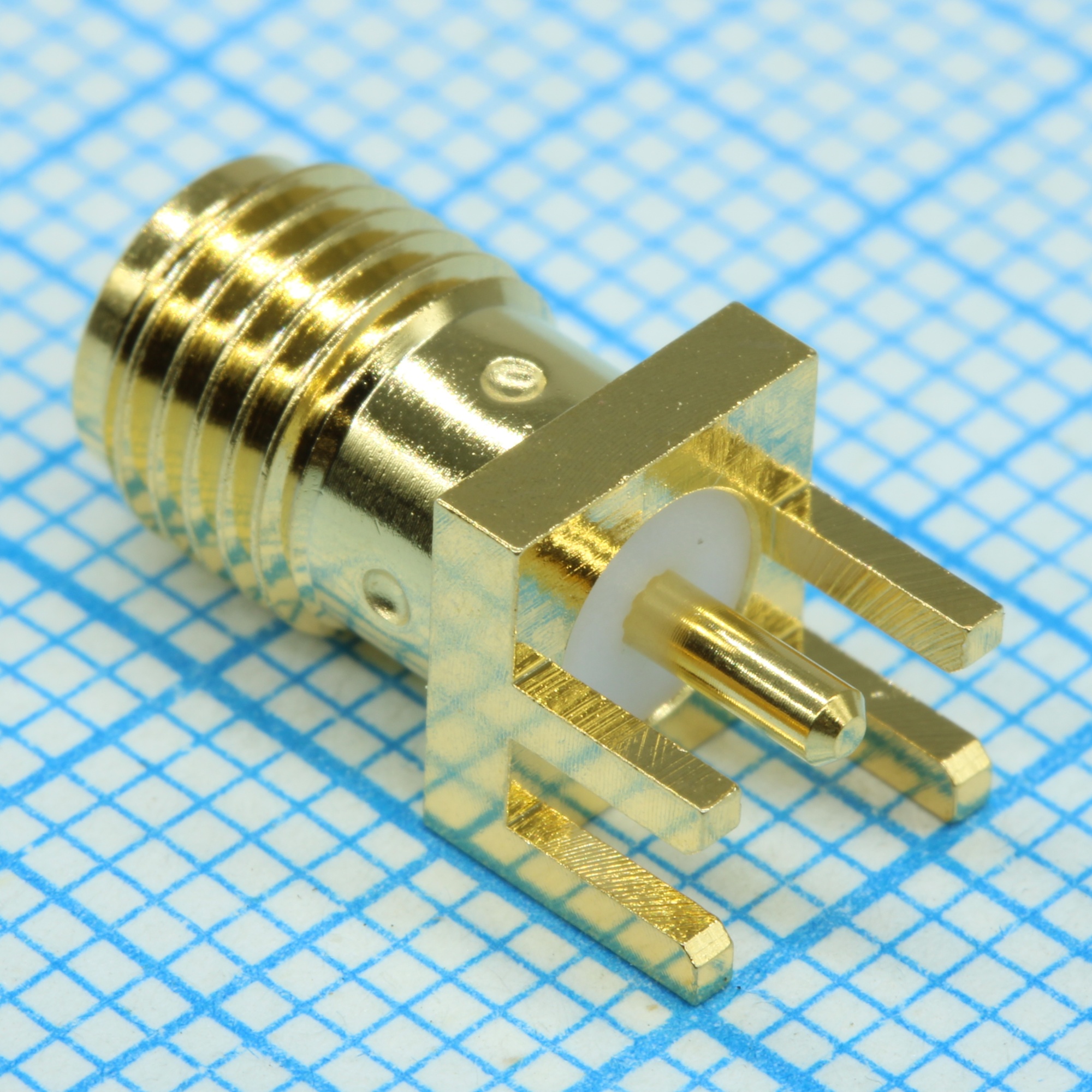SMA-J-P-H-ST-EM1 - Разъем высокочастотный розетка SMA 0Гц...20ГГц 50Ом лоток