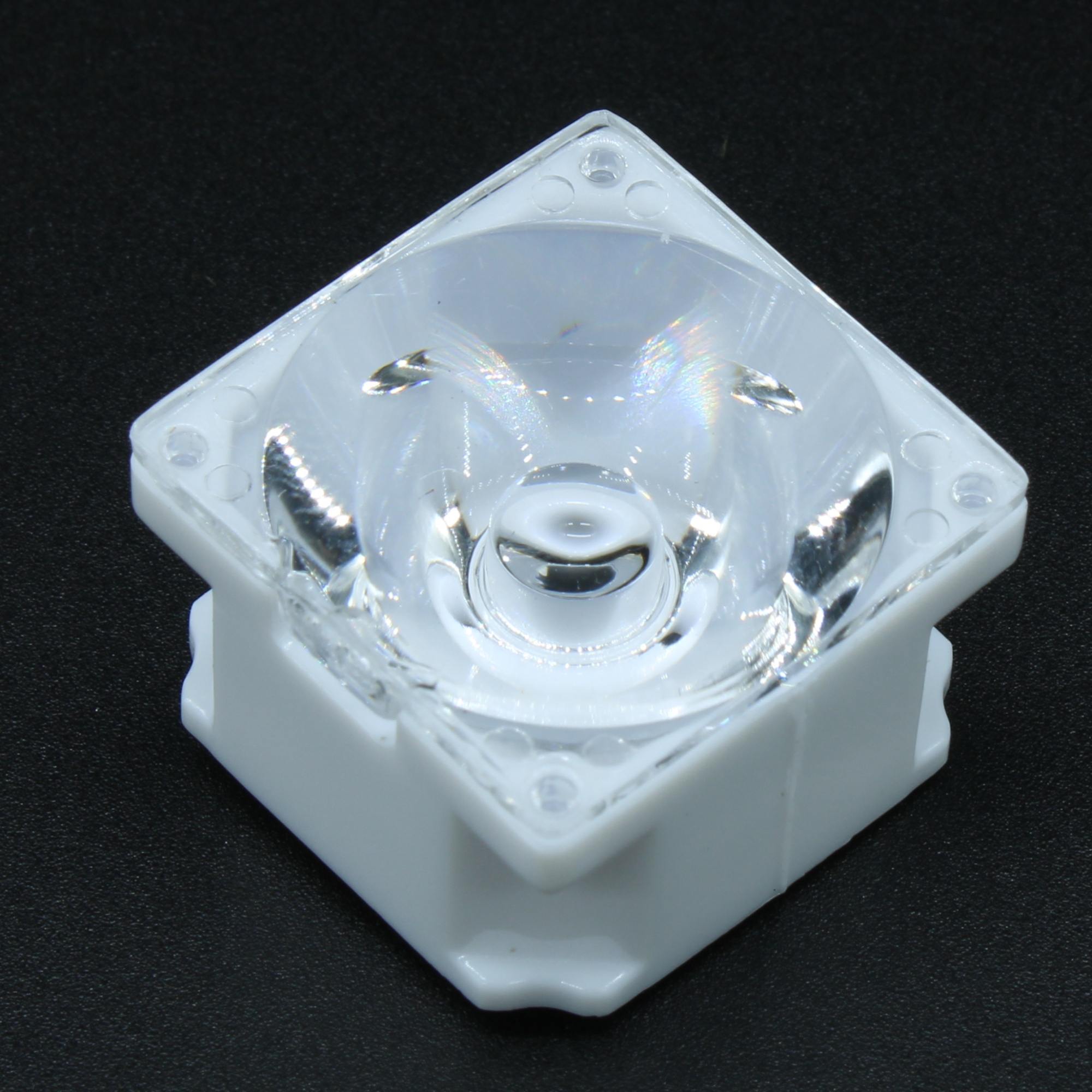 AY22D13H6G-P - Линза белая с клеевой основой для светодиода 3535/3030,  ~6°,  21,57x21,57mm  H:13mm, с пинами, PMMA