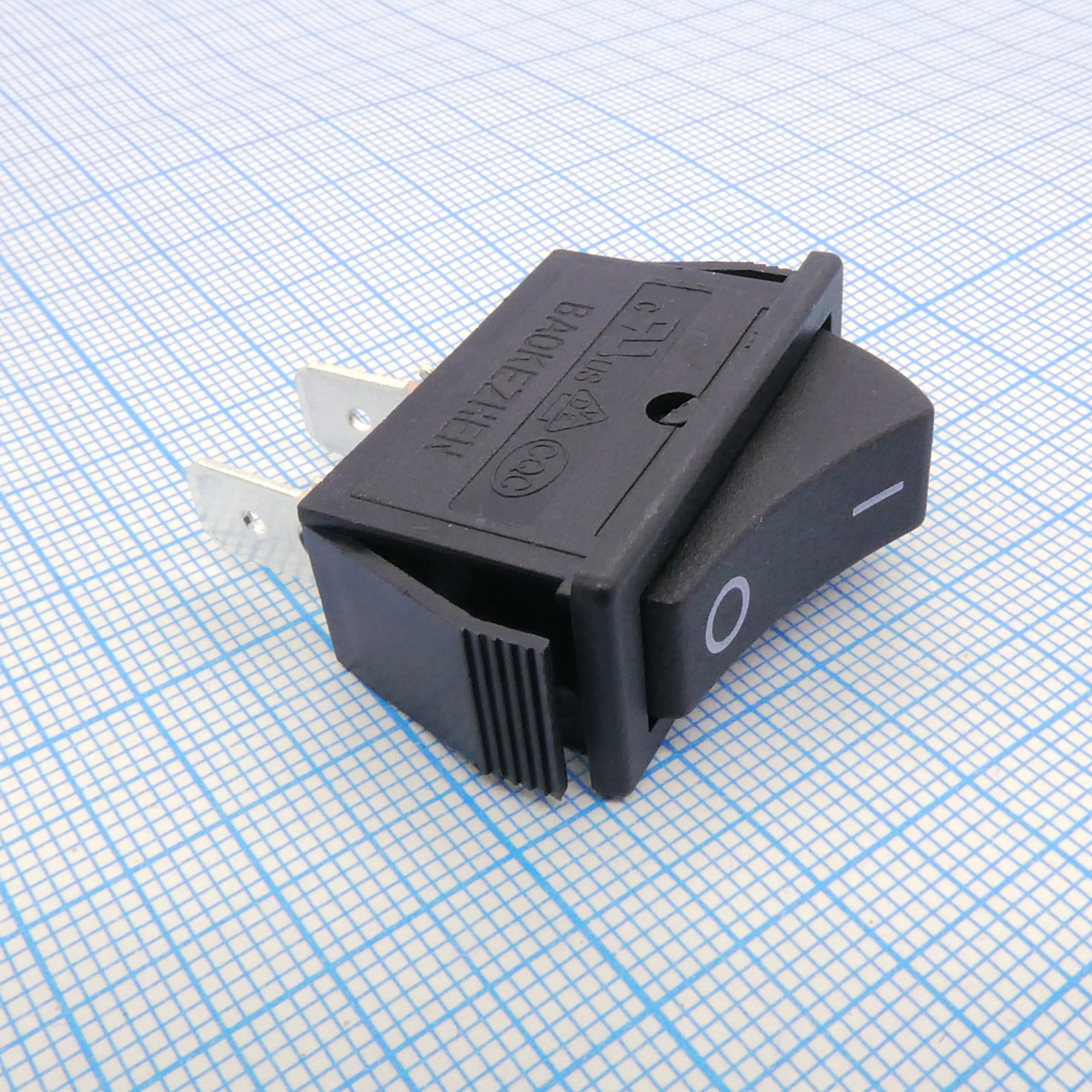 DS SC-7-101 ON-OFF - 2 положения клавиши, 1 группа контактов на замыкание, 250V 15A, ширина контактов 6.3мм