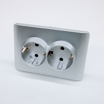 (NEW3-E) Розетка с/з со шторками двойная, 16А, серебряный 431419